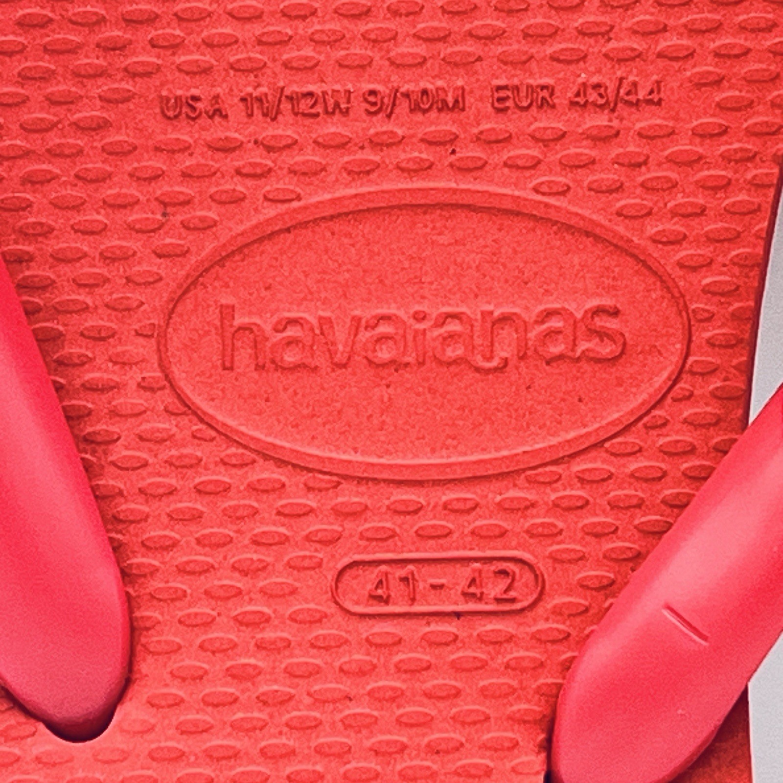 HAVAIANAS Flip Flops Beach Summer Vacation Ruby Red Size 11/12W – 9/10M (NEW)