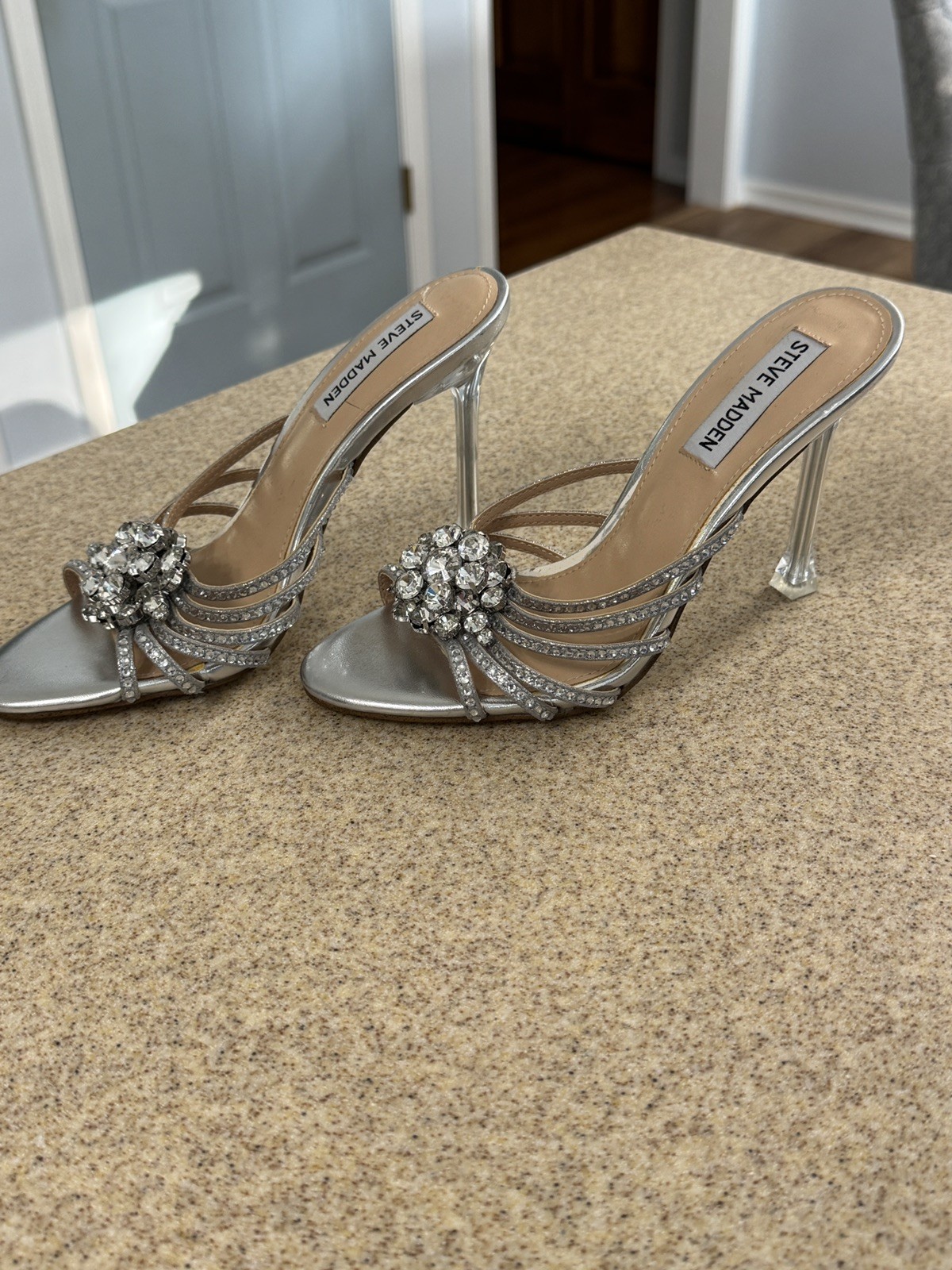 Steve Madden Silver Rhinestone Glass Bling Slip On Sandals 6 Clear Lucite Heels