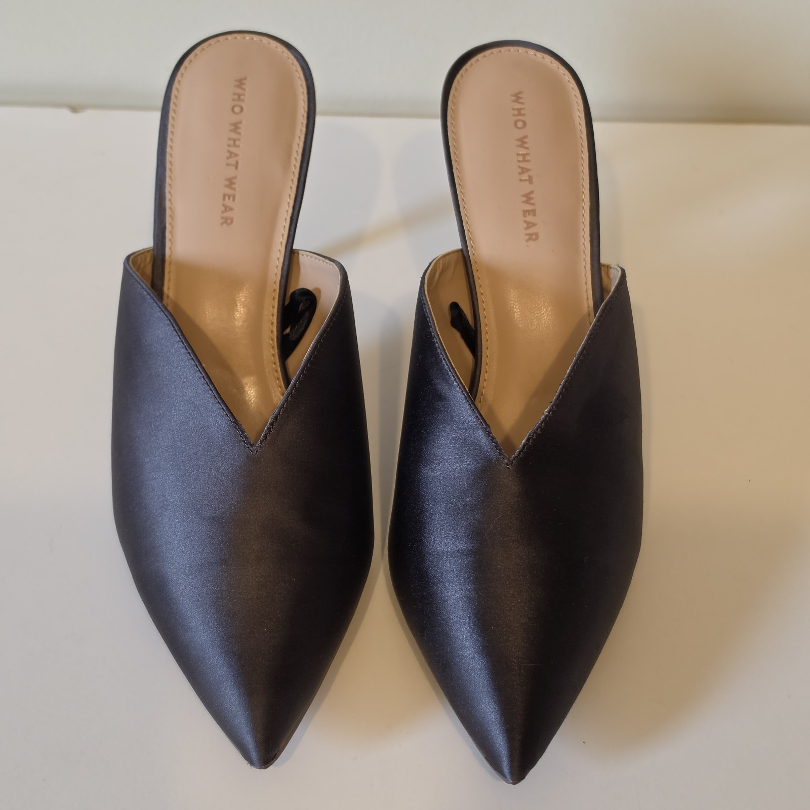 WHO WHAT WEAR Women’s Black Textile Mule Pointed Toe Slip On Heel US 9.5