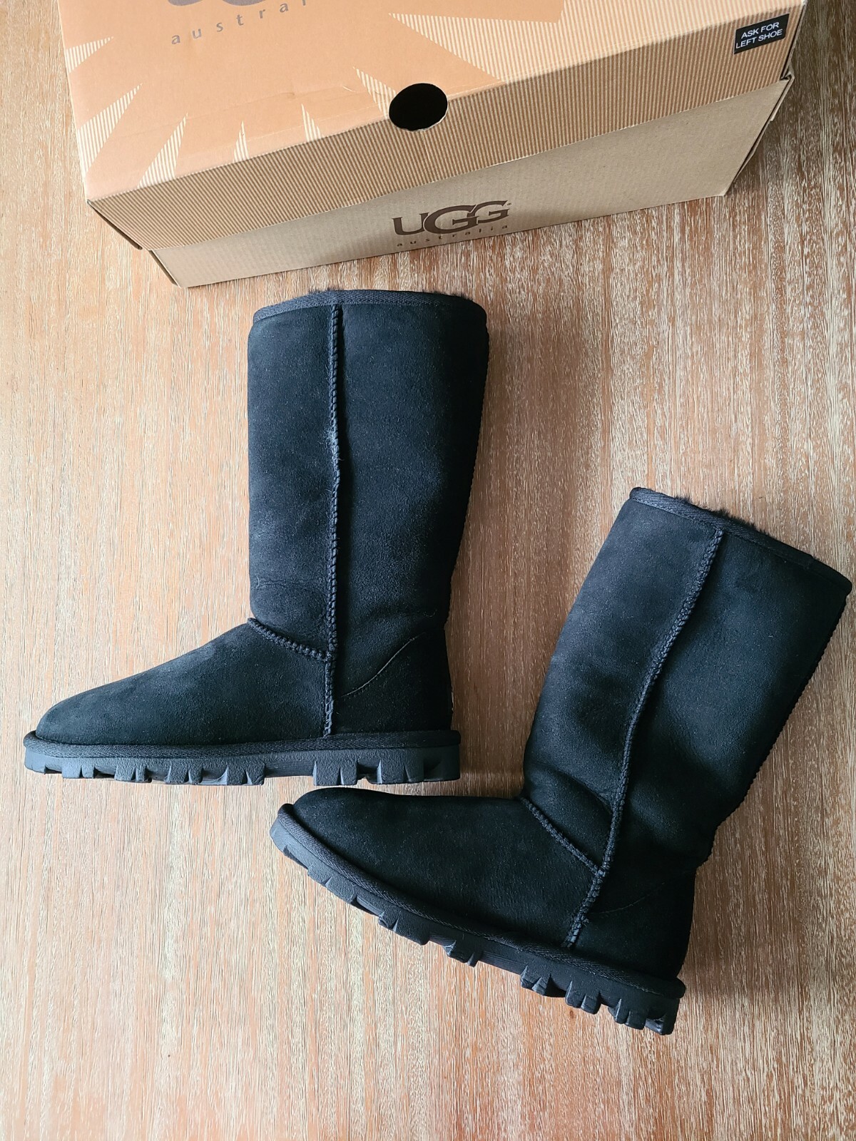 NEW Ugg Australia Women’s Tall Essential Black Boots Size 6 AUTHENTIC Fur Lined