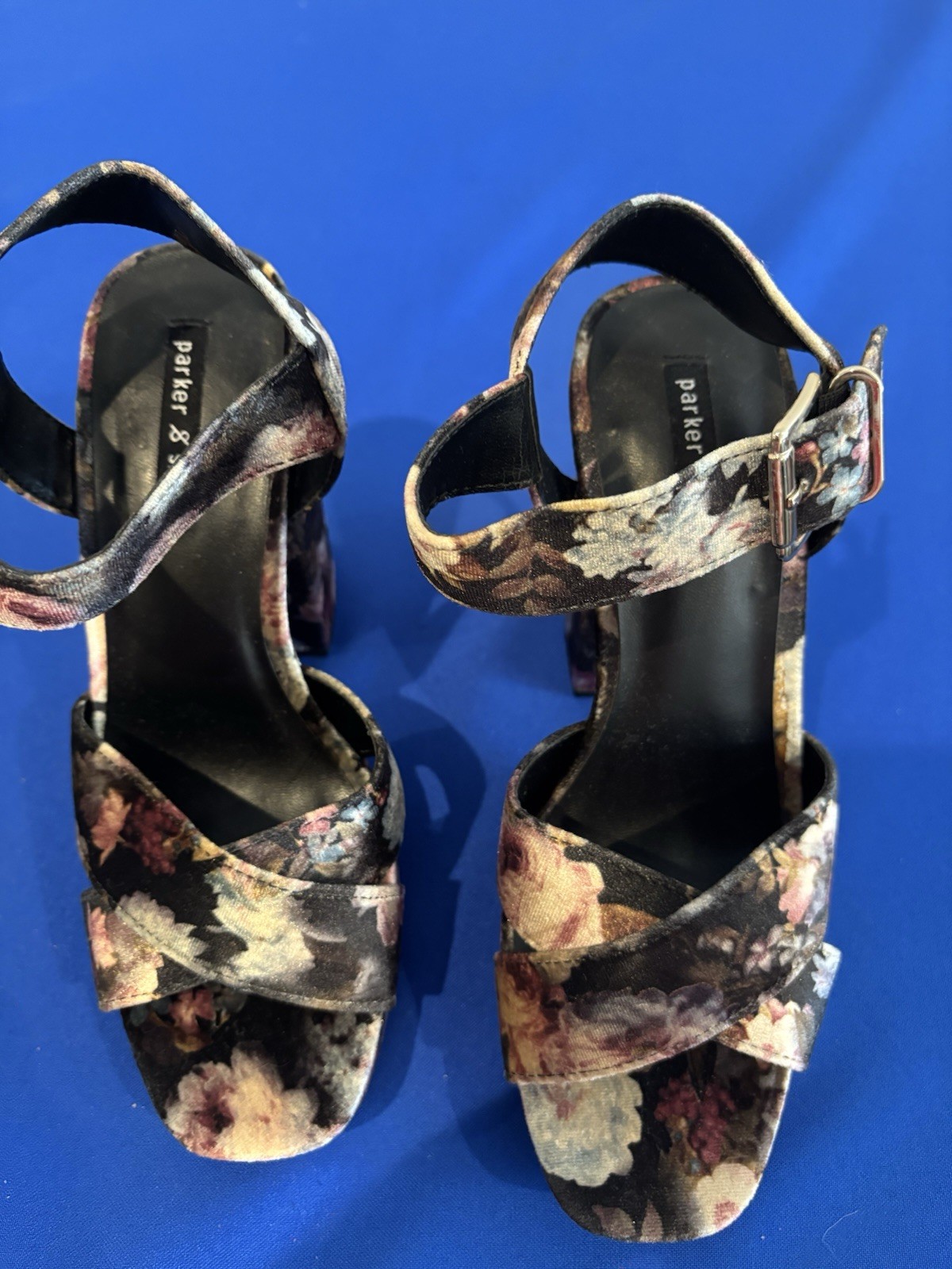 Parker & Sky Sandal Beautiful Floral 4 1/2 heel. Platform Size 7 Great Condition