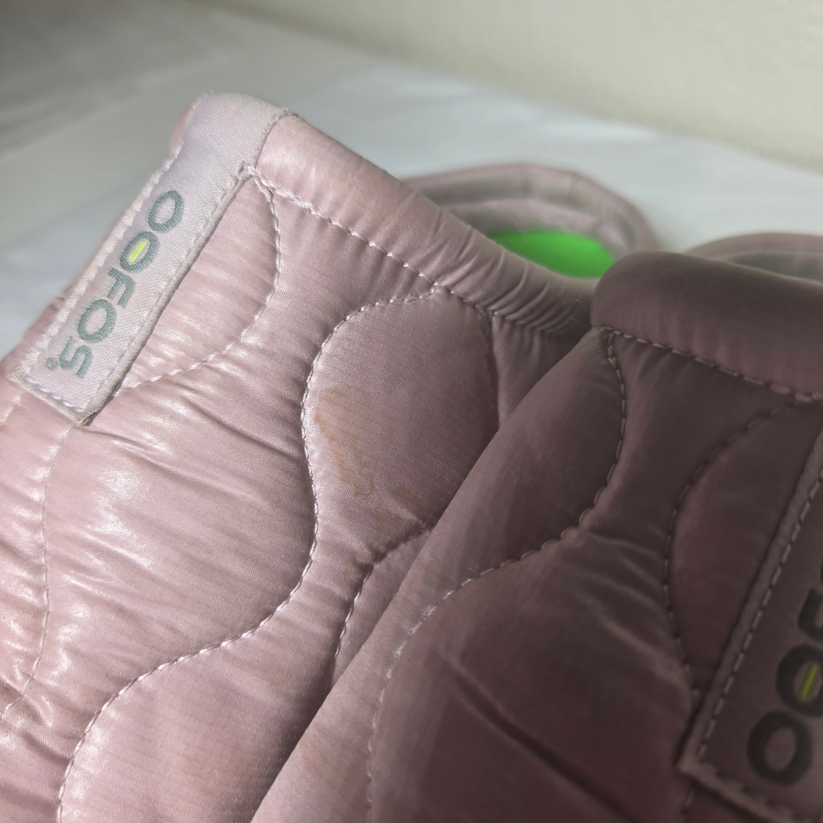 Oofos OOmg Eezee Quilted Mule Slippers Pink Womens Size 9 EU 40 Recovery Shoes