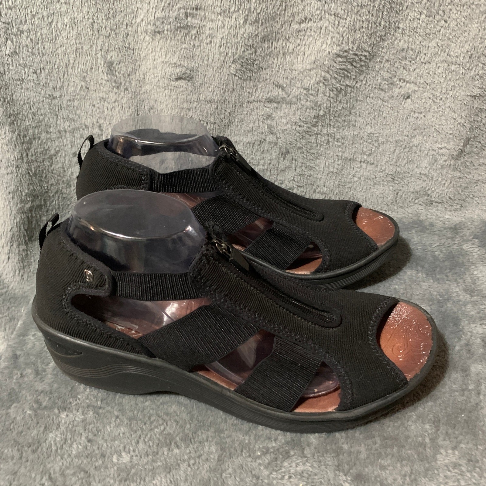 Bzees Duet Black Fabric Wedge Sandals Front Zip Peep Toe Womens Size 11 M