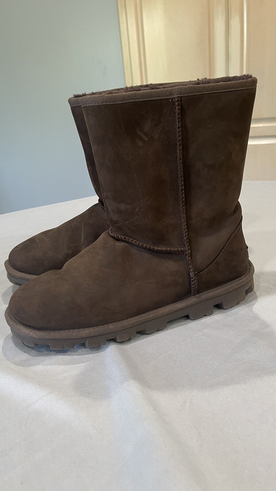 Ugg Essential Short Boots Women’s 10 Brown Leather Winter Lined Comfort Pull On
