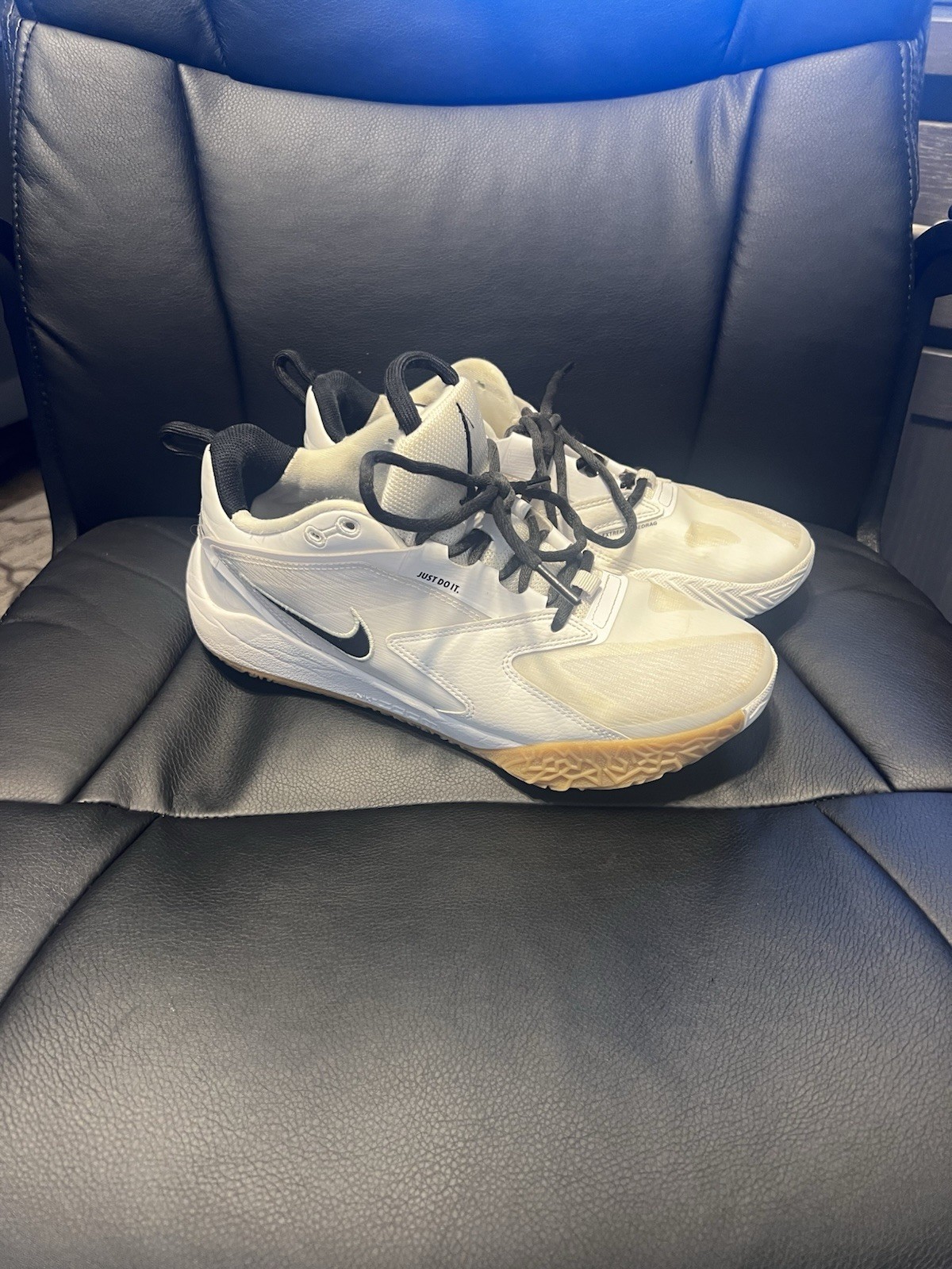 Nike White Women’s Volleyball Shoes Size 7 Excellent Condition