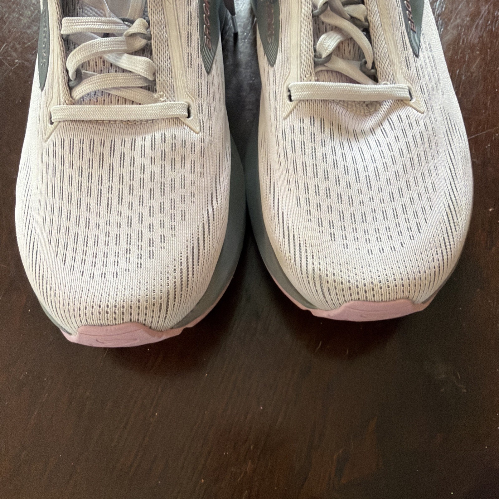 Brooks Revel 8 Women’s Size 9.5 B Running Shoes White Mauve Pink Sneakers EUC