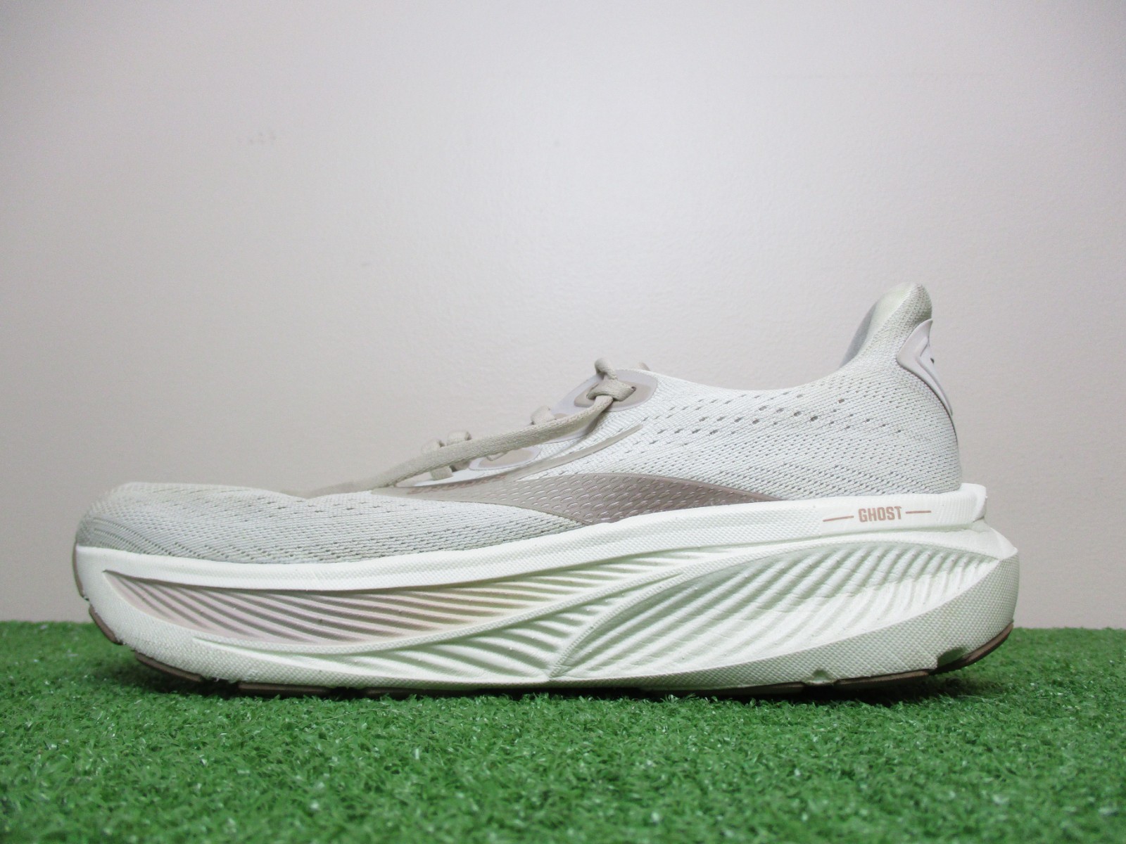 Brooks Ghost 17 Womens Size 9.5 Medium B Grey Chateau Running Sneakers