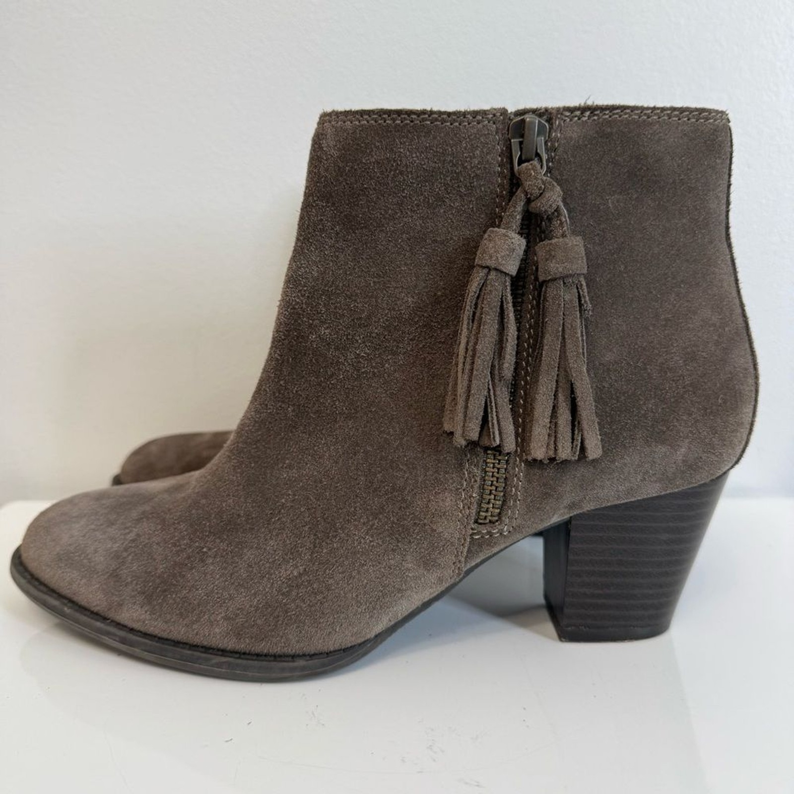 Vionic Shoes Madeline Ankle Boot Taupe Suede Block Heel Tassel Side Zip Size 7