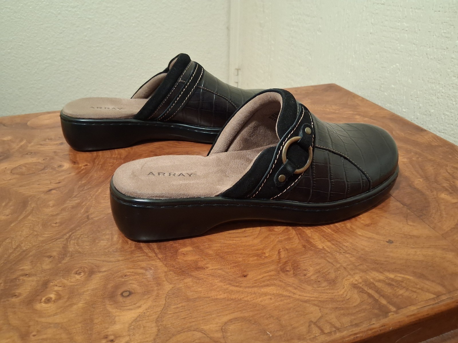 ARRAY Lyric Women’s Leather Mule Clogs. Size 9 WW. Black.