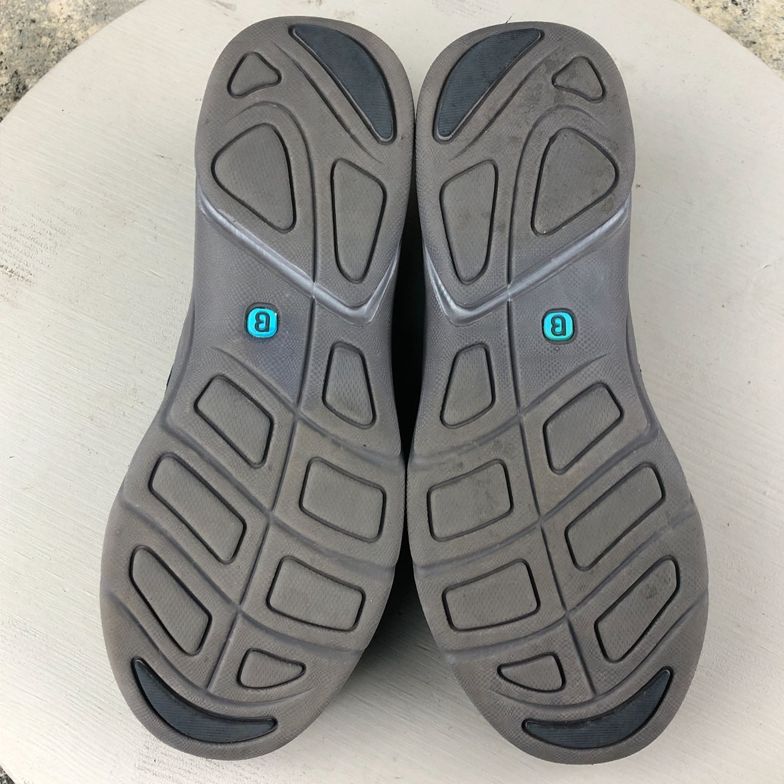 BZees Women’s Size 9.5M Lollipop Navy Blue Slip On Lightweight Casual Shoes