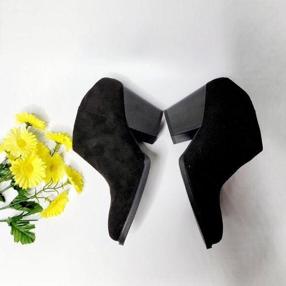 Boots Size 9 Faux Suede Booties
