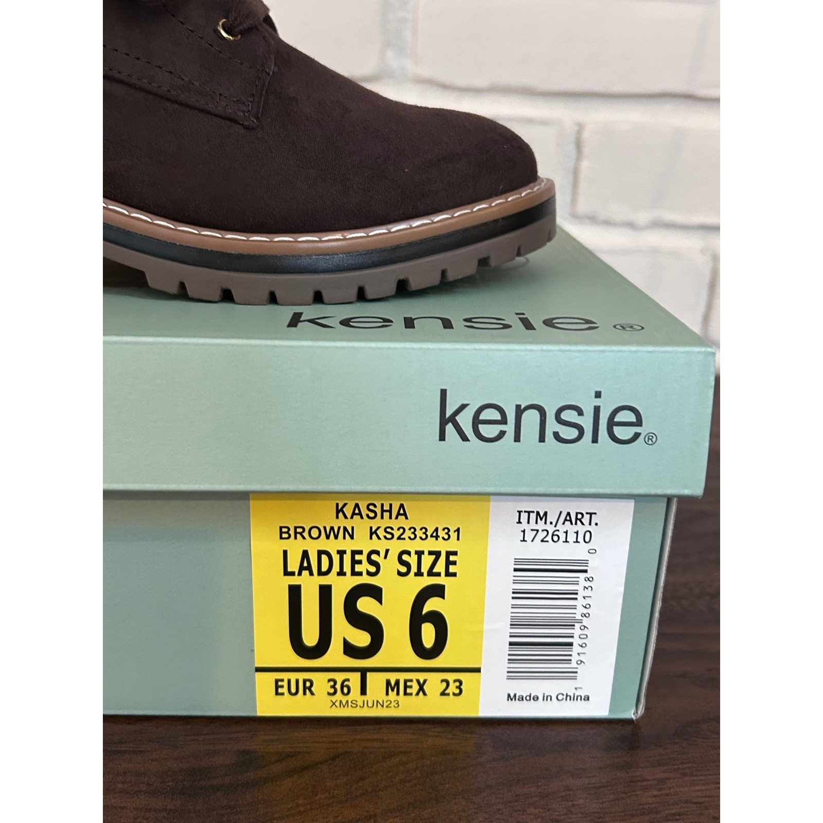 NWT Kensie Kasha Brown Faux Suede Padded Footbed Lug Sole Ankle Boots Womens 6