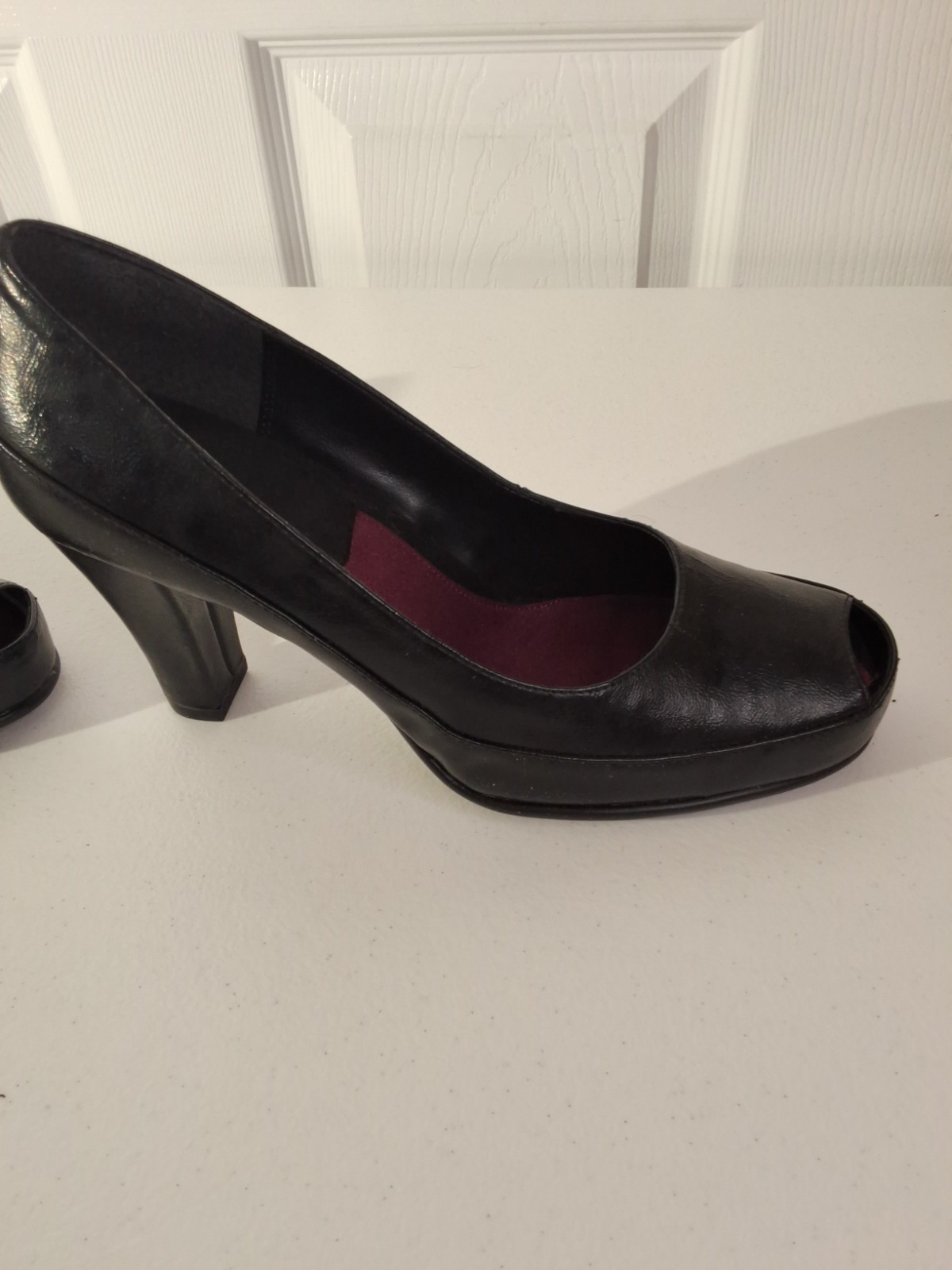 AEROSOLES A2 Pumps 3.25″ Heels Faux Leather Peep Toe Sz 7 Some Worn Spots