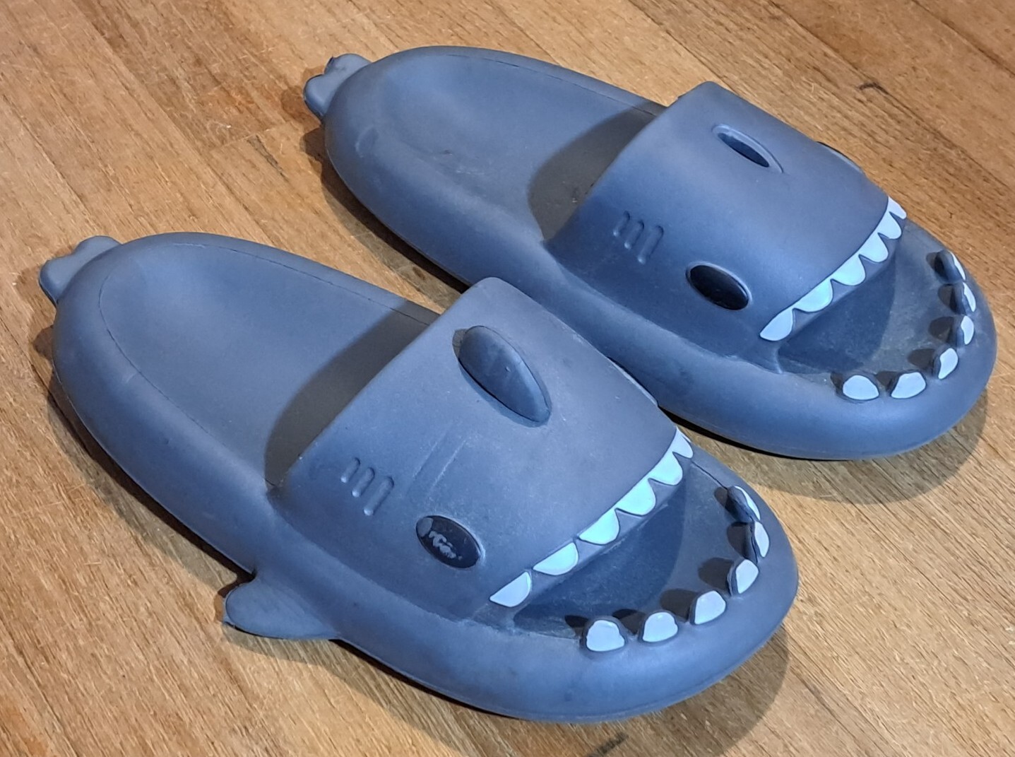Shark Slides Sandals Slippers Summer 46-47 Flip Flops Mens Womens *Missing a Fin