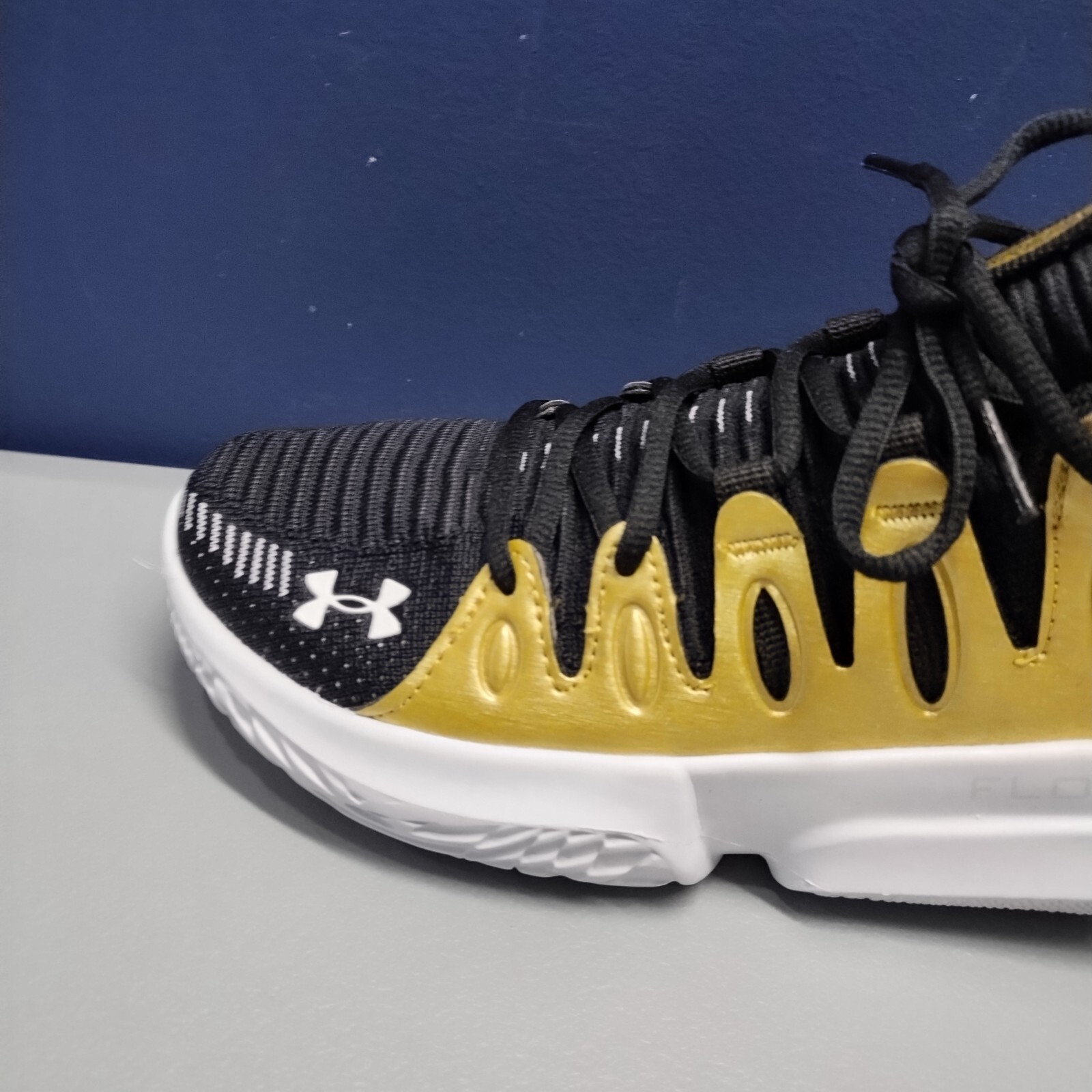 Under Armour Flow Breakthru 4 Basketball Shoes 6.5 Womens Black Gold 3026641-001