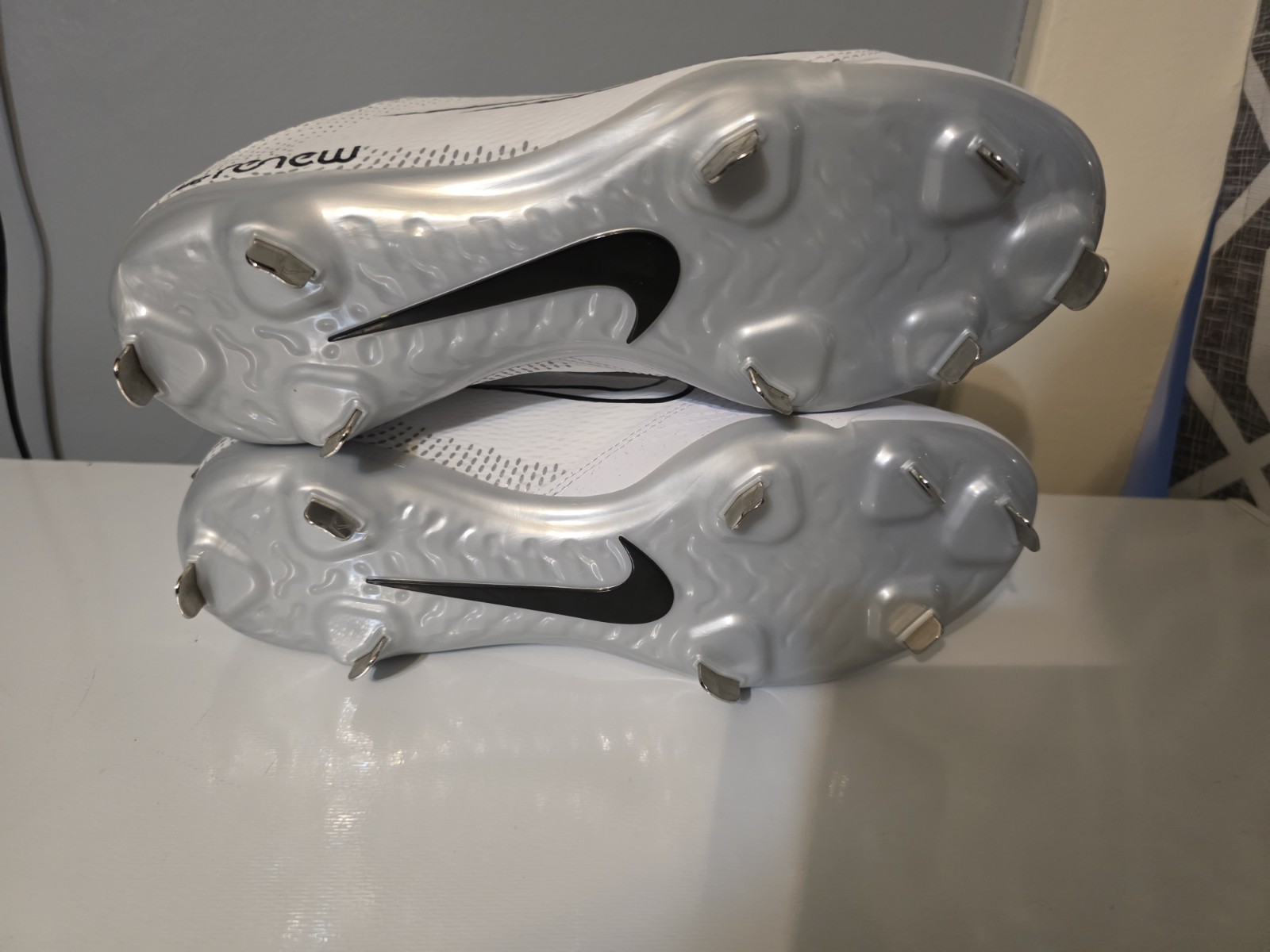 NIKE Hyperdiamond 4 PRO Softball cleats Womens size 11 White Platinium