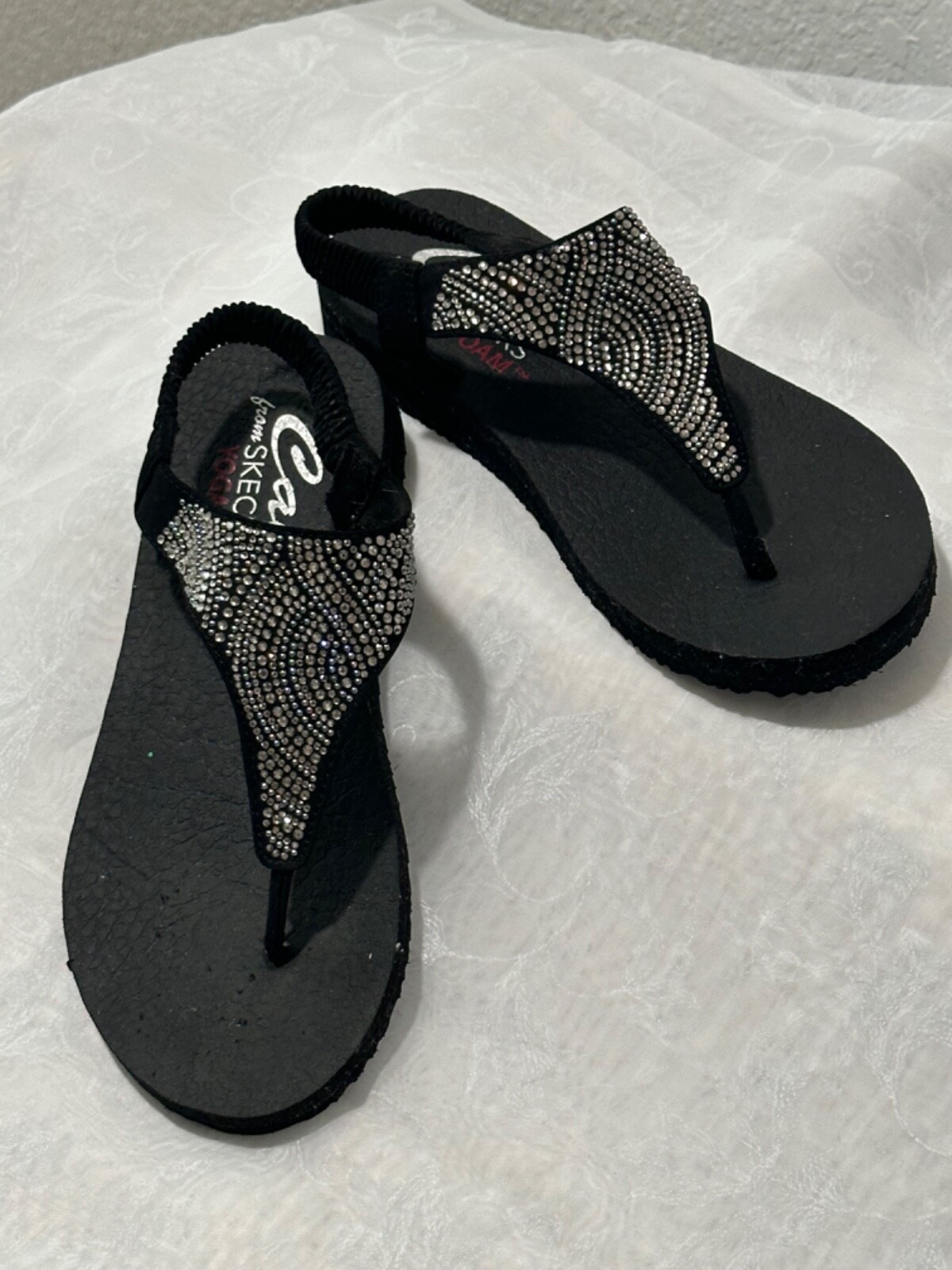 Cali From Skechers Yoga Foan Sz 6 Crystal covered, slinging back thong.