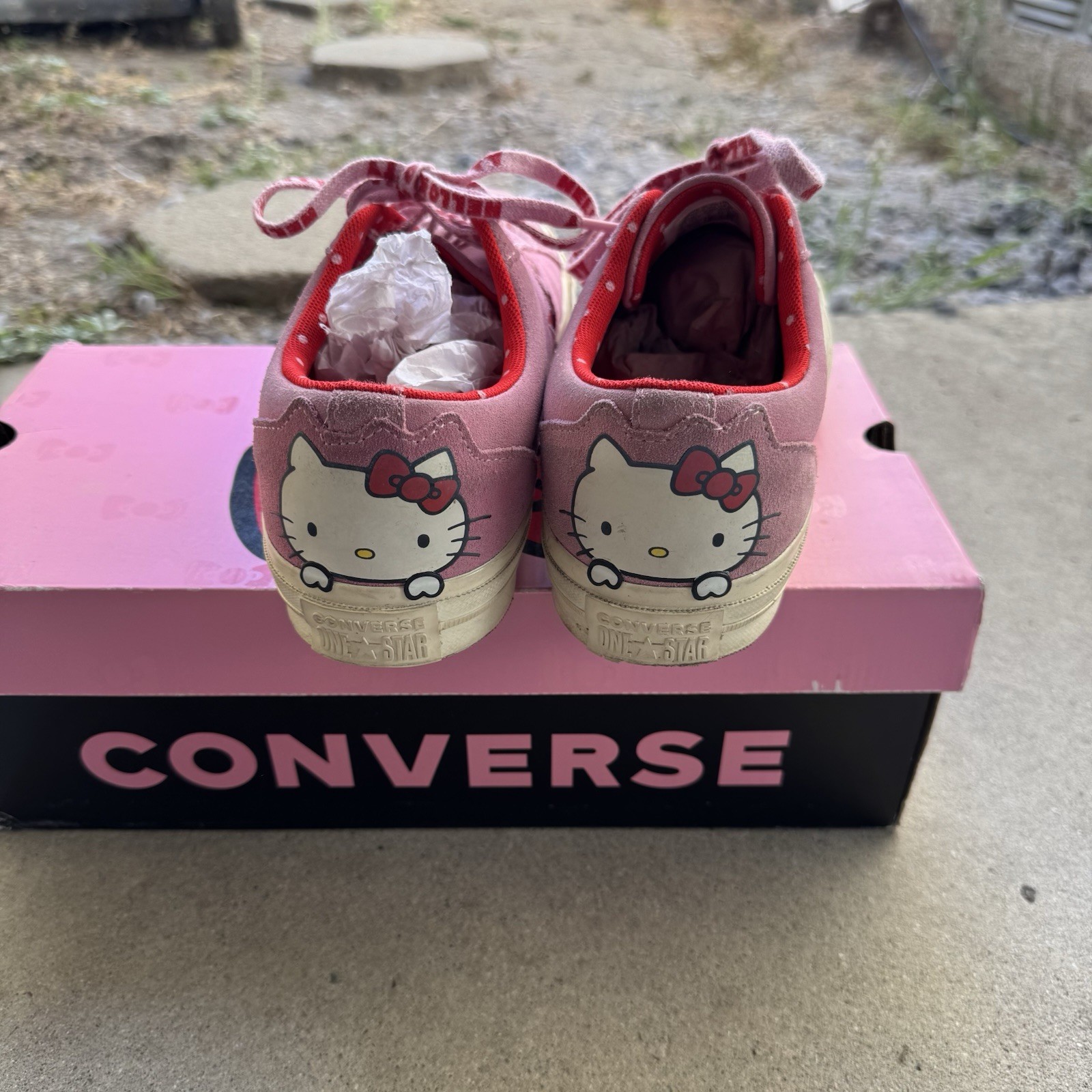 Converse One Star Hello Kitty Pink Low Top Suede Sneakers men’s 9/ Women’s 11
