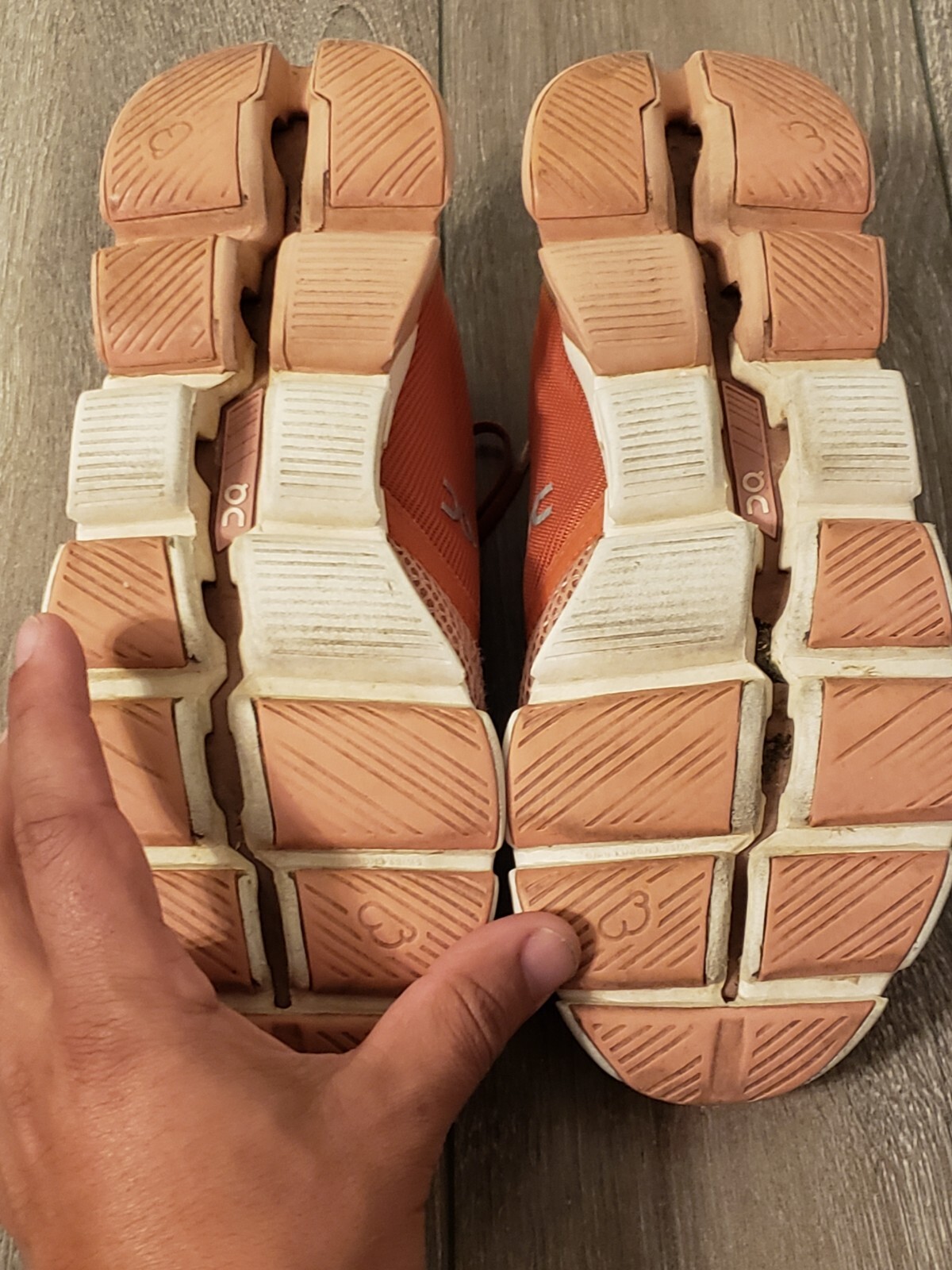 ON Cloud Cloudflyer Running Sneaker Shoes Women’s Size 8 US Ginger/White Swiss