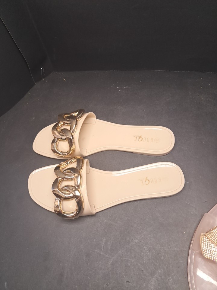 💯🔥 2 Pair Of ROUGE Medium Size 9 Sandals Please See Photos For Description 🔥