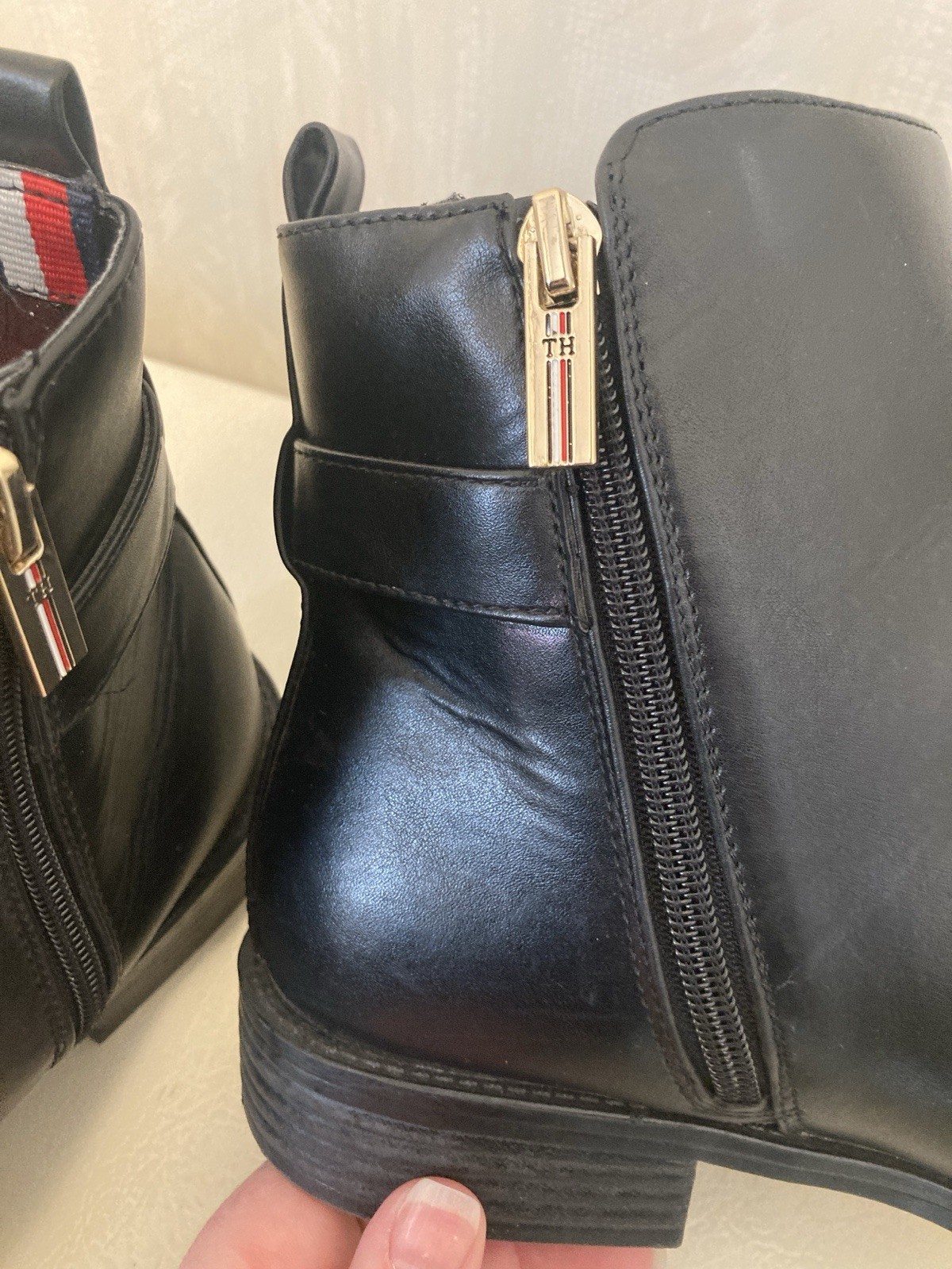 Tommy Hilfiger Womens Black Leather Ankle Boots Gold Logo Zipper Size 8.5M