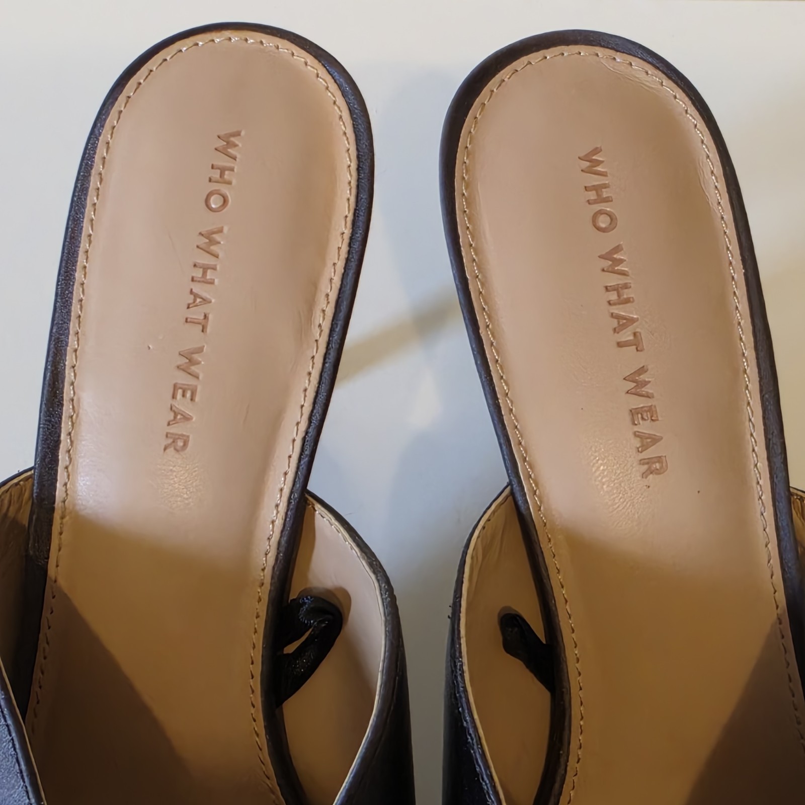WHO WHAT WEAR Women’s Black Textile Mule Pointed Toe Slip On Heel US 9.5