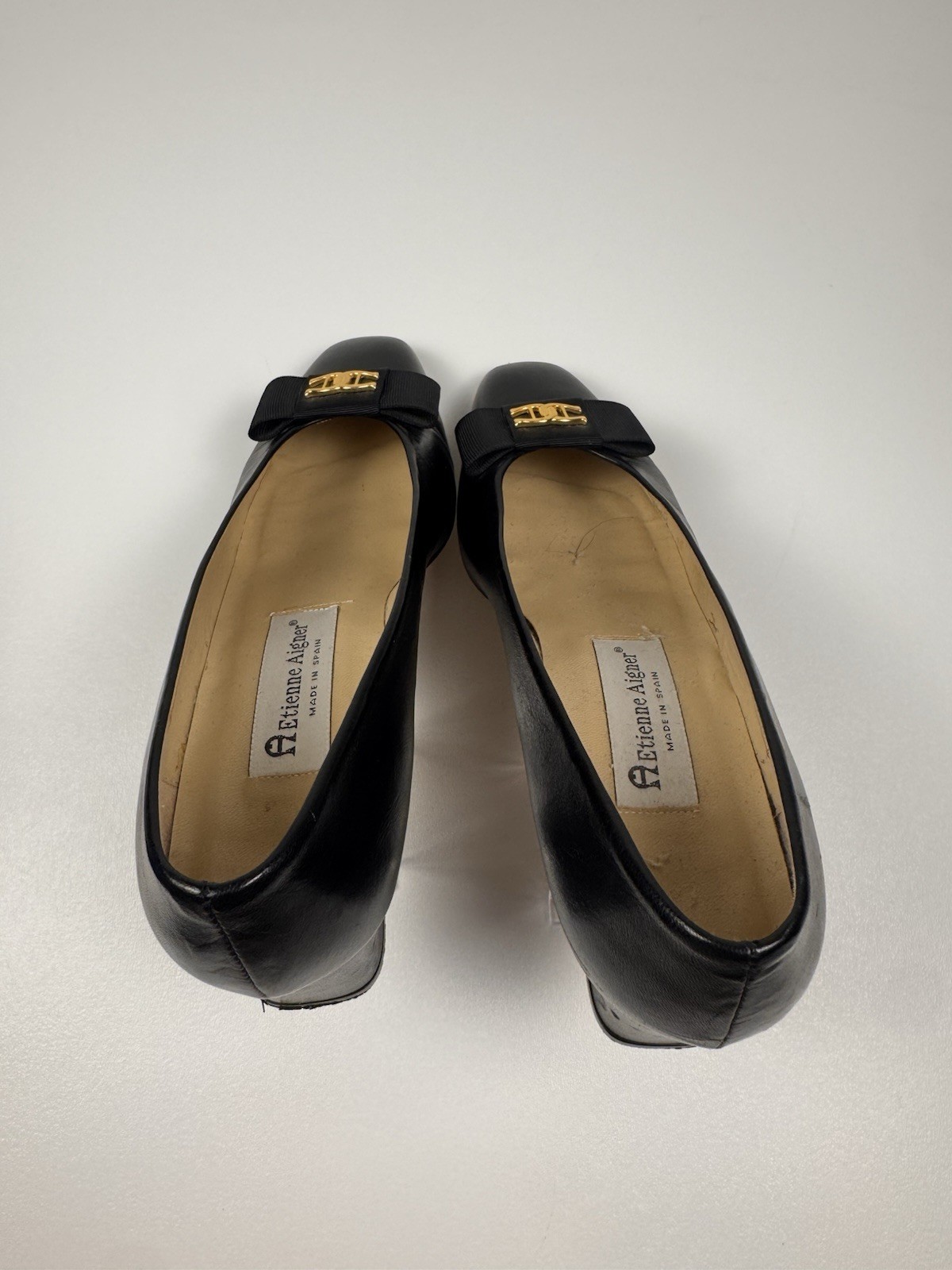 ETIENNE AIGNER Black Vintage Leather pumps, Grosgrain Bow with Logo 8.5 Narrow