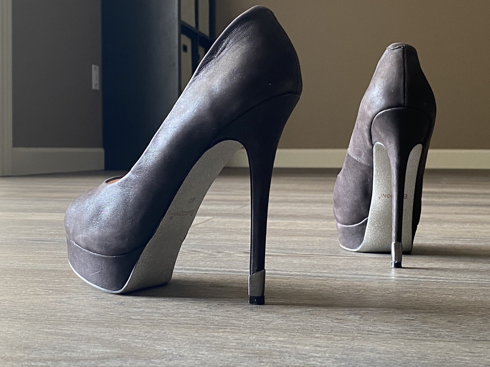 Very Highh Heels Sexy Women