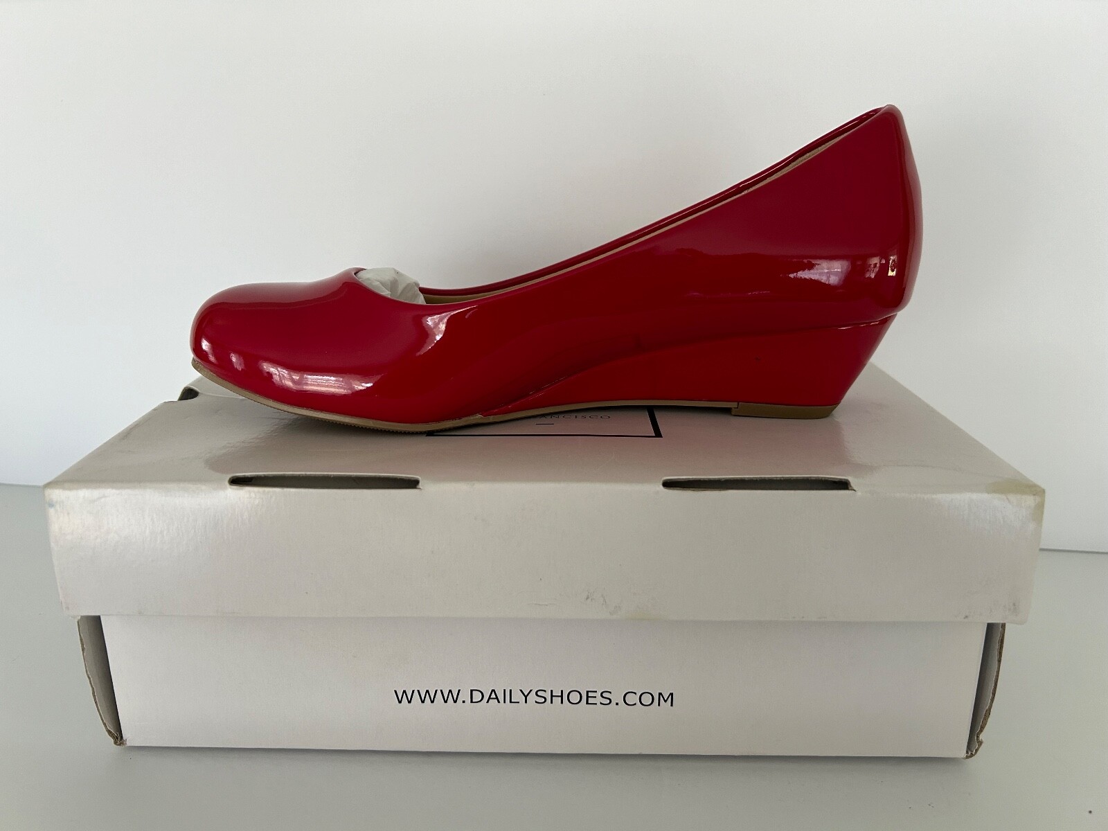 Daily Shoes San Francisco Wonens size 7, Cherry Red, New Never Worn