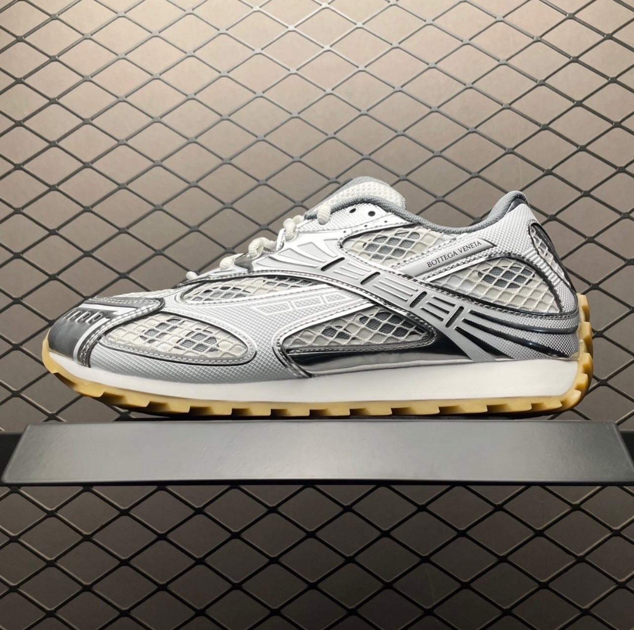 Bottega Veneta Ordit Silver / White Size 42 US SIZE 9 Men/Woman
