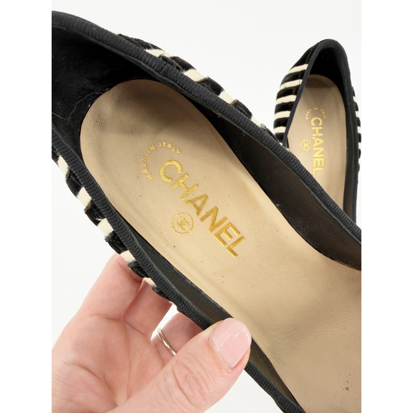 Chanel Pumps Striped Velvet Cap Toe Interlocking CC Logo Black White 39.5 9.5