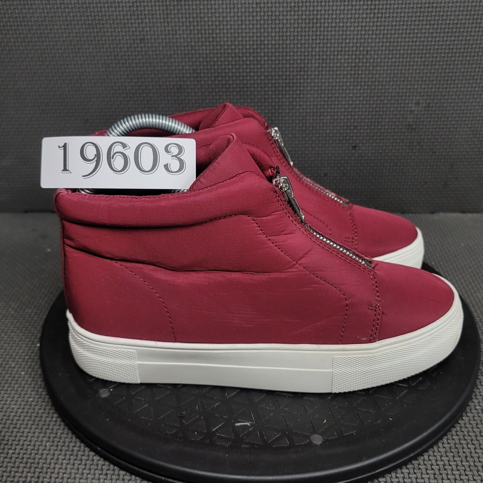 JustFab Eloise Front Zip Shoes Womens Sz 6 Red White Slip On Sneakers