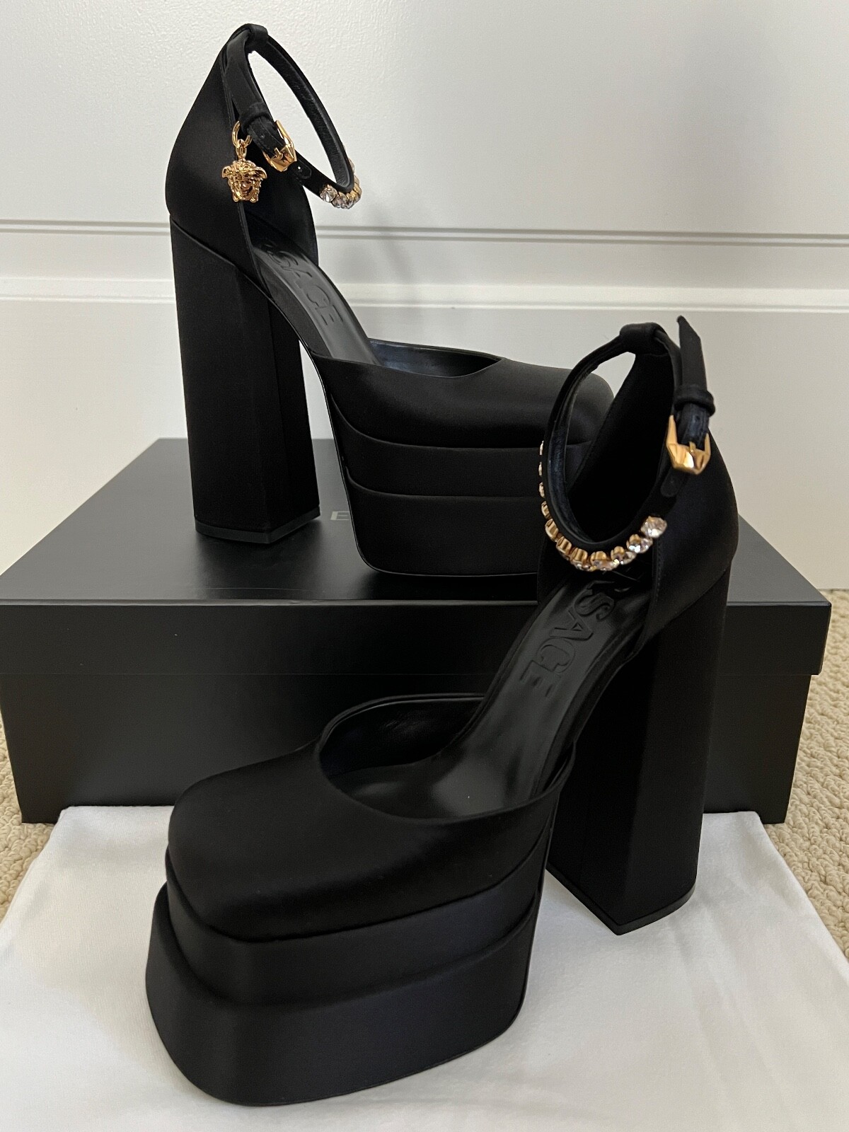 NIB Versace Medusa Aevitas Black Satin Crystal Logo Platform Pumps Sz 39.5 $1575