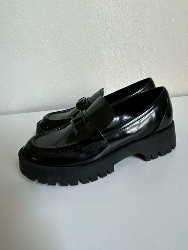 GUESS At Last Chunky Y 2K Platform Loafers