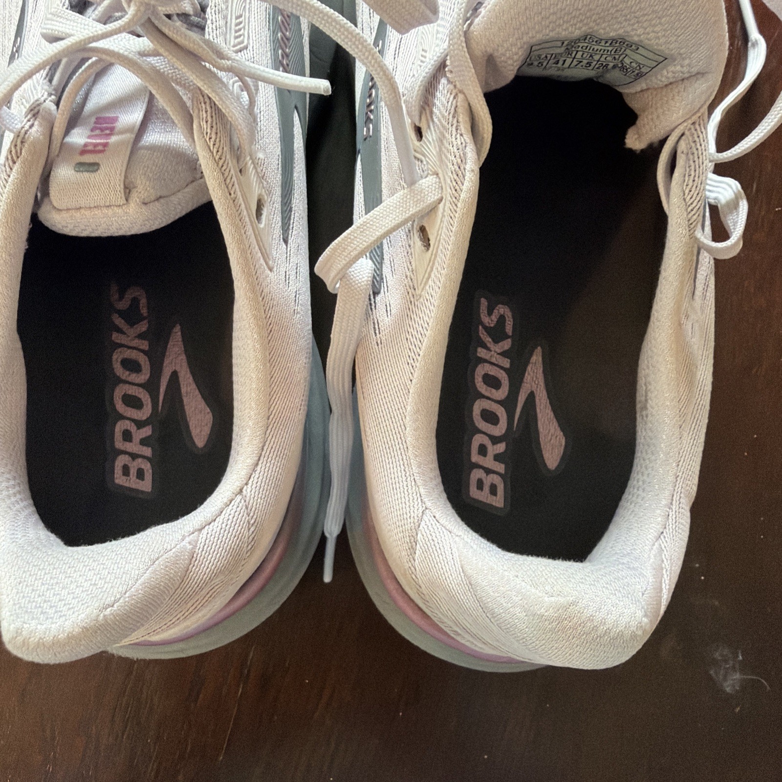 Brooks Revel 8 Women’s Size 9.5 B Running Shoes White Mauve Pink Sneakers EUC