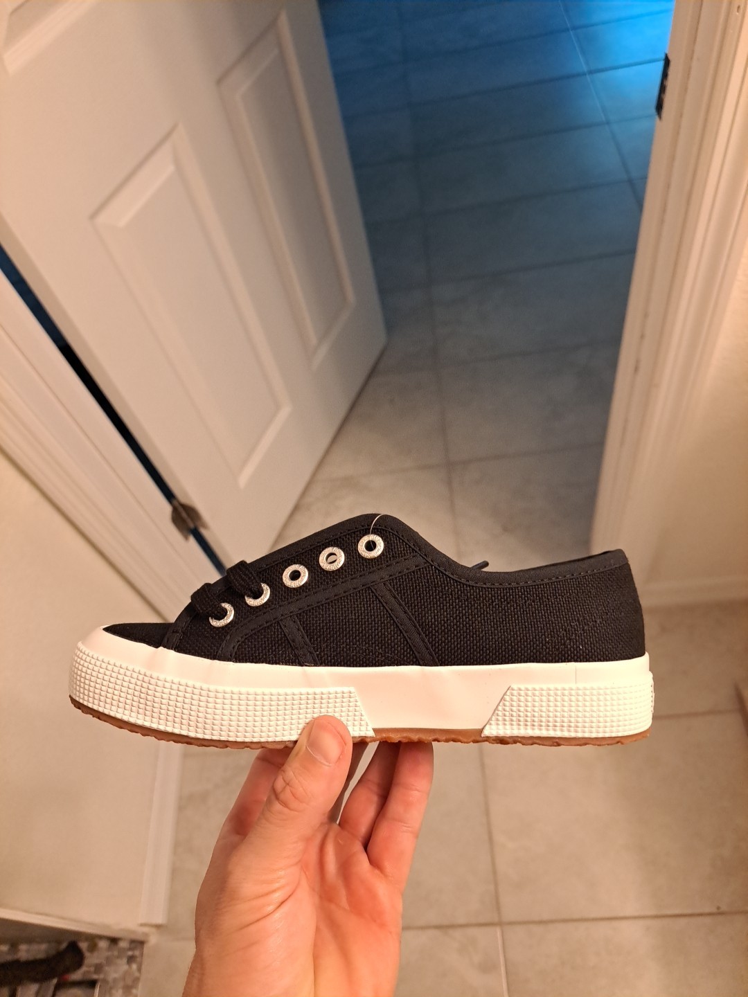 Womens Size 5 Men’s Size 3.5 Superga Black And White Italian Sneakers Brand New