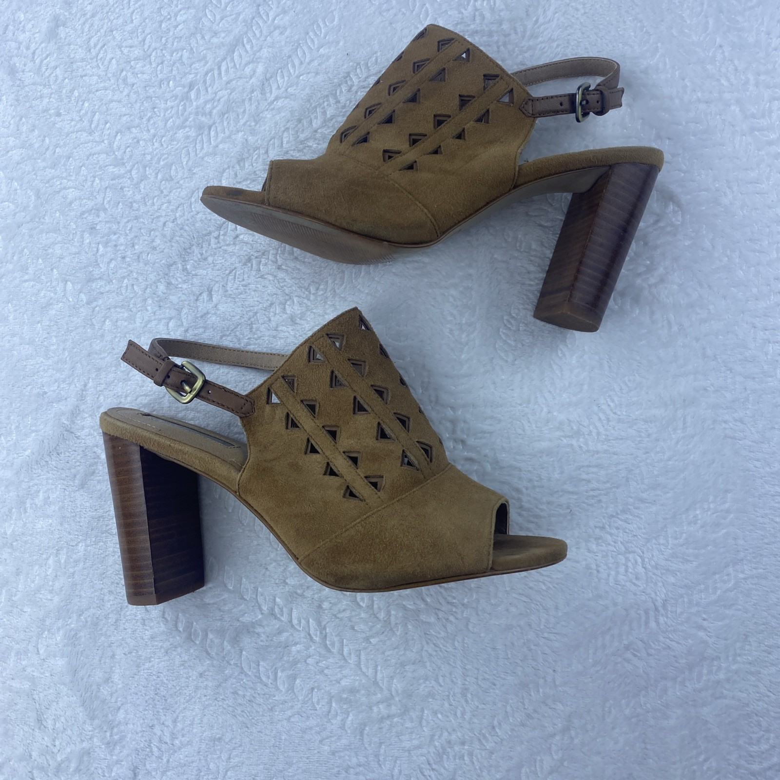 Tahari Marvel Sandals Size 6.5 Maple Brown Block Heel Suede Cutout Sling Back