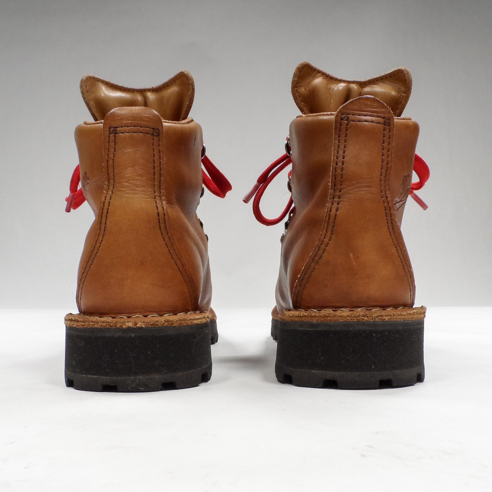 Danner ‘Mountain Light Cascade’ Brown Lug Sole Hiking Ankle Boots – Women’s 7 M