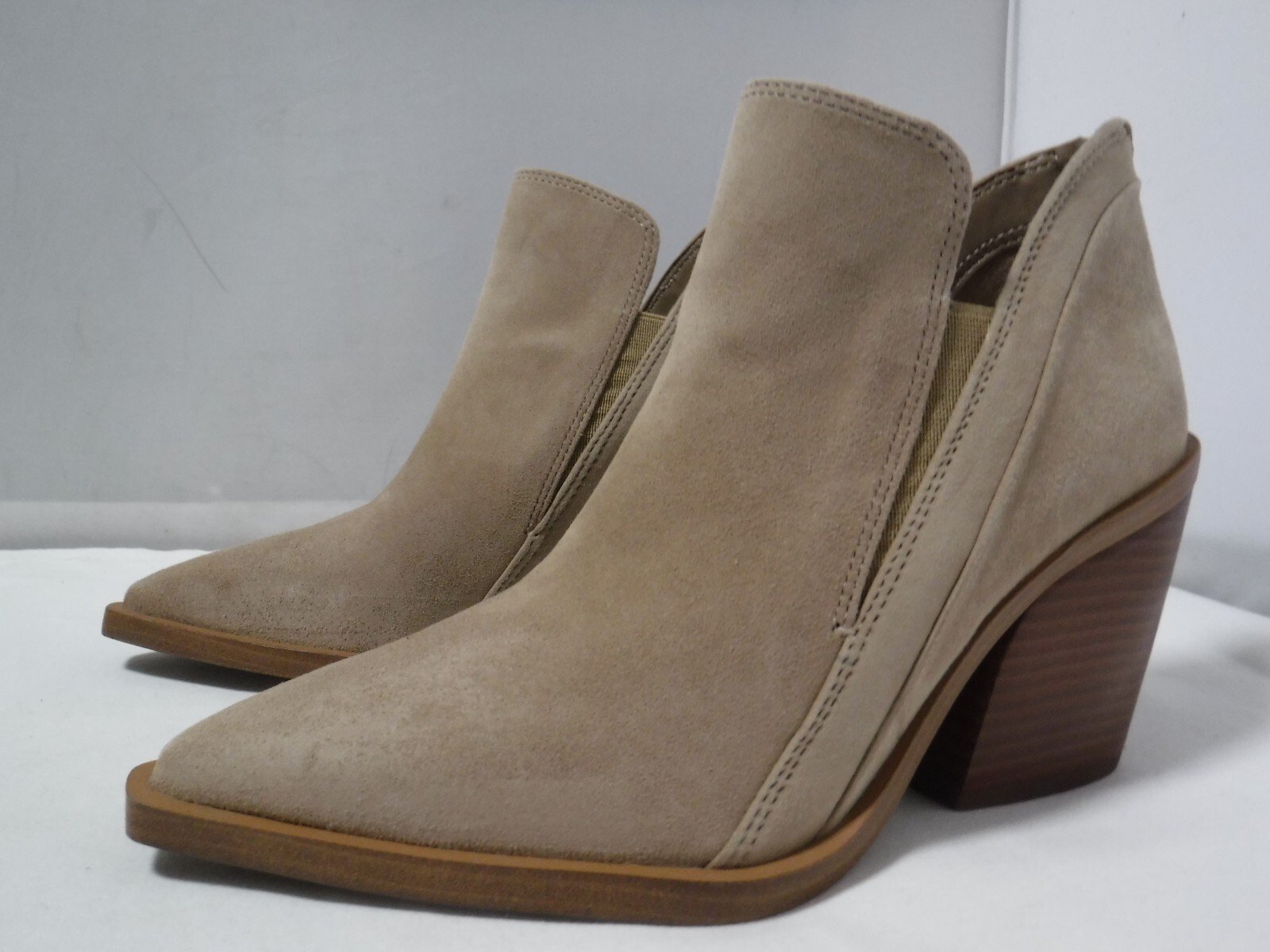 PM3 Women’s VINCE CAMUTO Gradina Brazil Pointed Toe Chunky Wood Heel Bootie 6.5