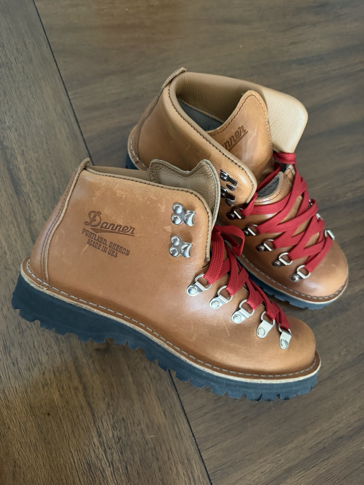 DANNER Boots Mountain Light Cascade Women’s Size 9 Brown Leather $390 Retail