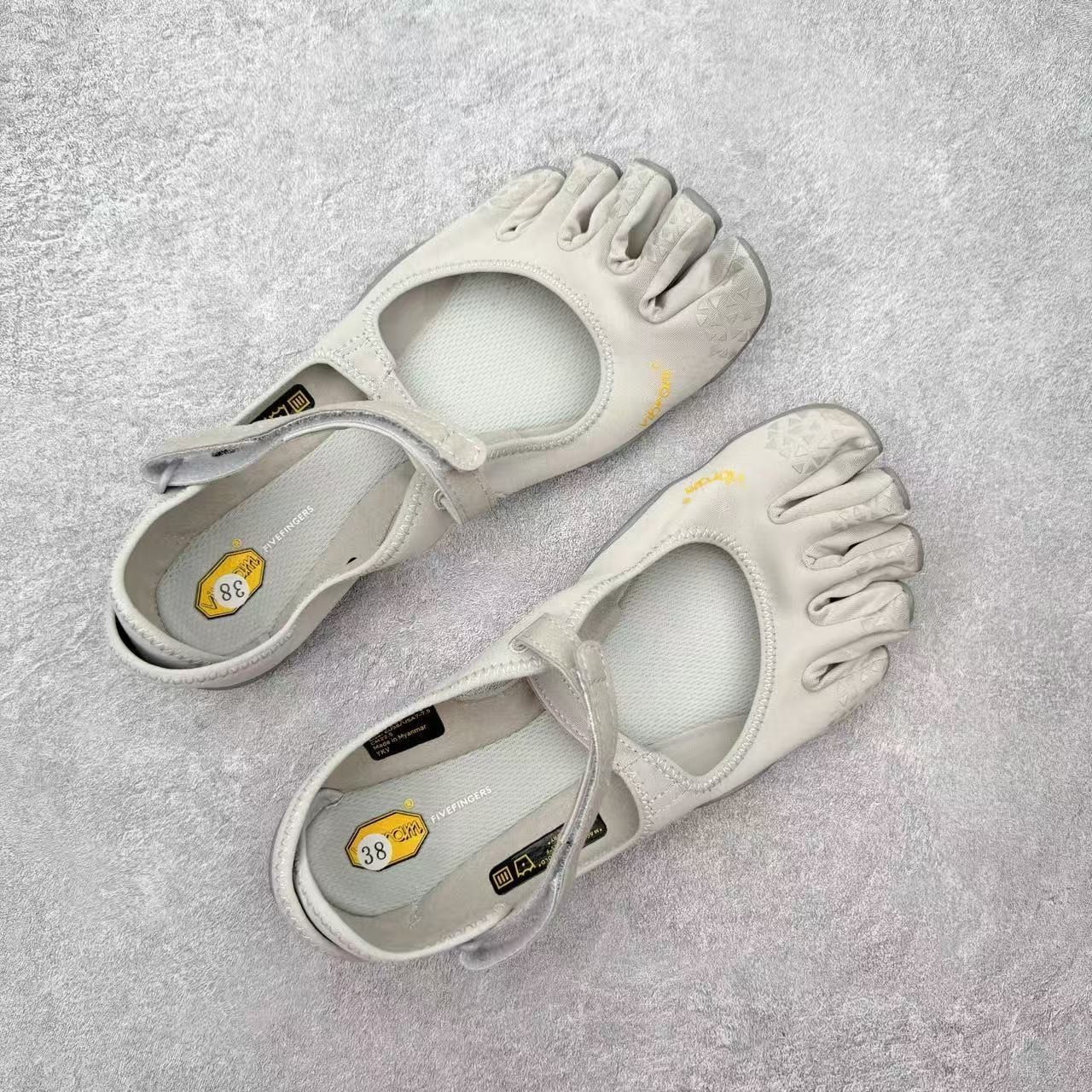 Vibram FiveFingers Women’s V-Soul Barefoot Trainer – Multi Color Anti-Slip Shoe