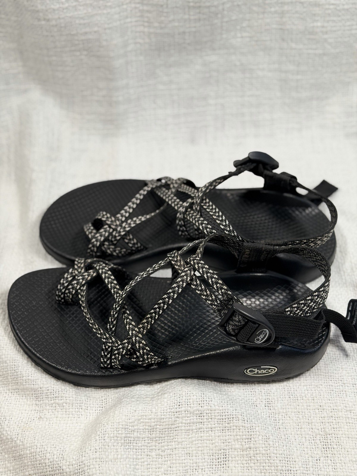 Chaco ZX/2 Classic Womens 9 Black White Toe Loop Sandals J106266 Excellent