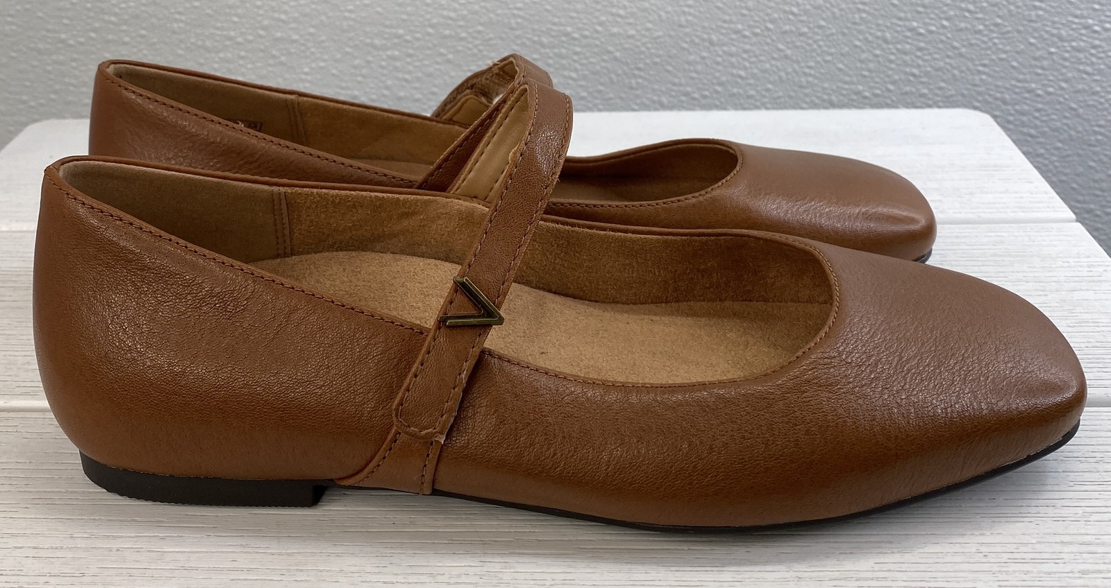 Vionic Alameda Mary Janes Women’s Size 7M Tan Leather Square Casual Toe Flats