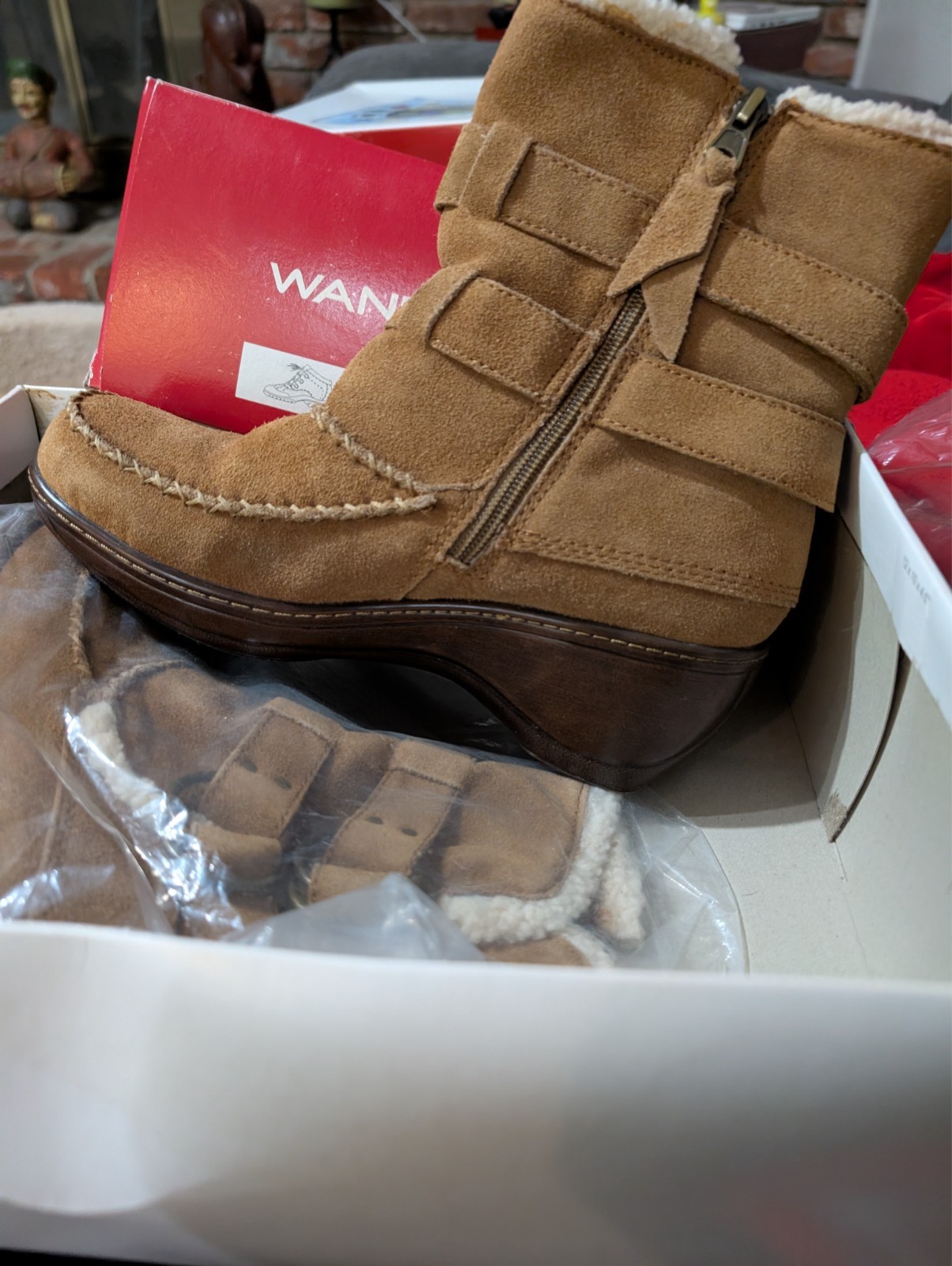 Wanderlust womens boots Size 7half WITH BOX