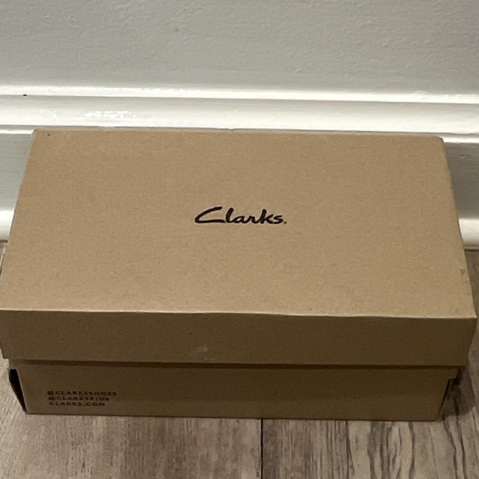 Clarks Taupe Snake Pattern Slip On Ballet Flats Comfort Round Toe Women’s 7 W