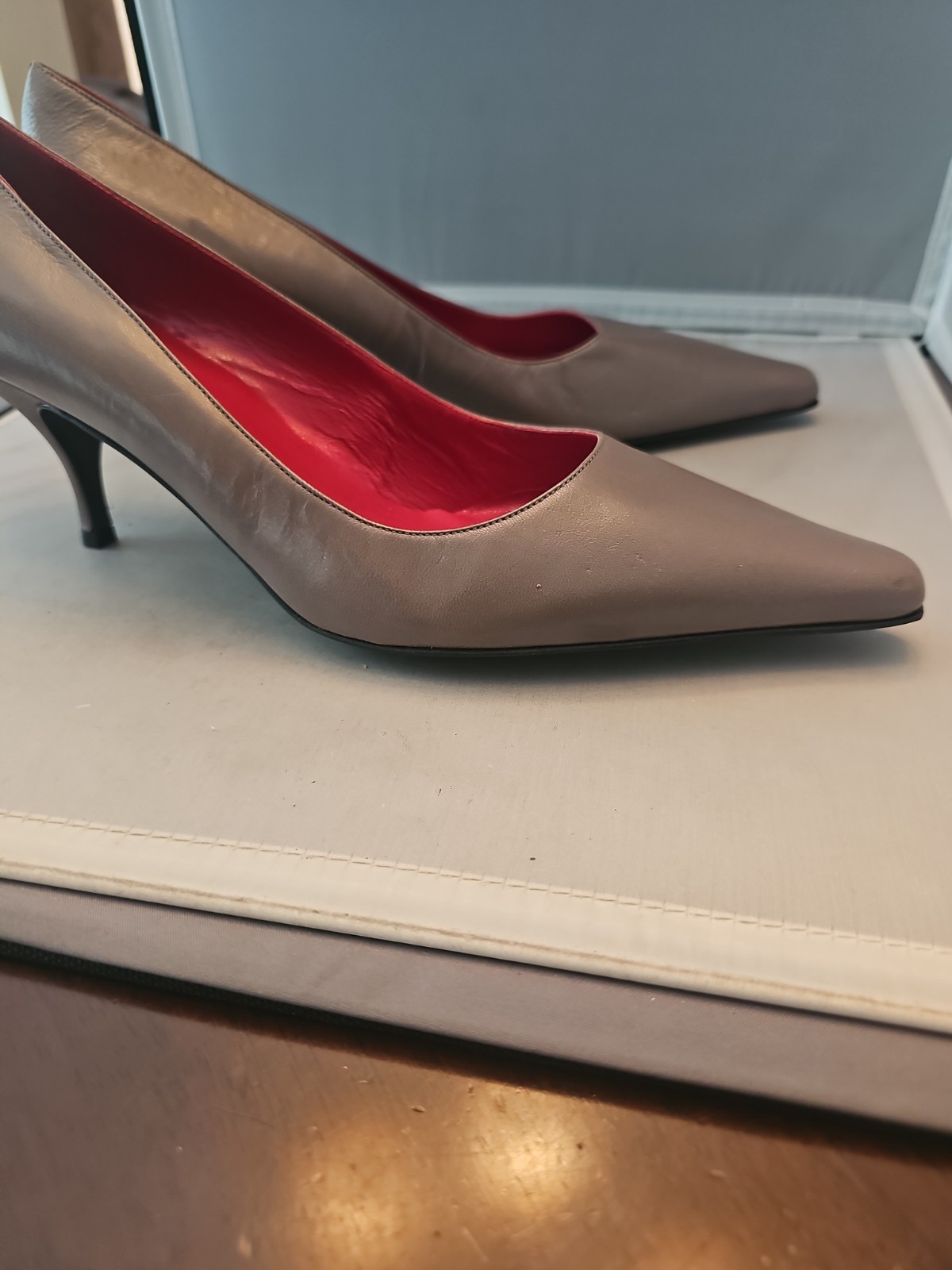 Women’s Anne Klein Gray Pointed Toe 2.5 Inch Heel Pump, Size 11 M Madein Italy