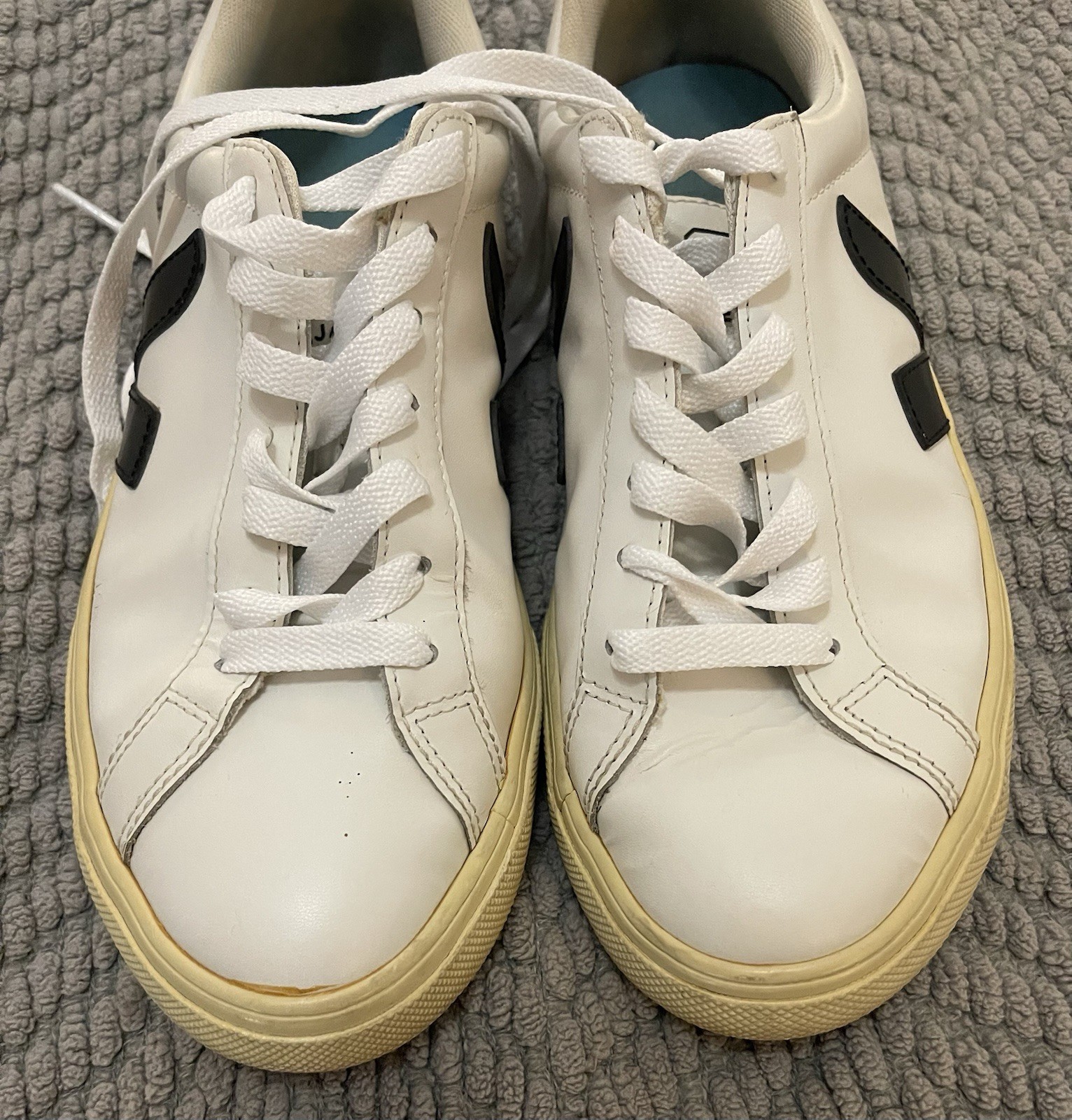 VEJA Esplar White Leather Sneakers Women’s US 8 EU 39 Black V Logo