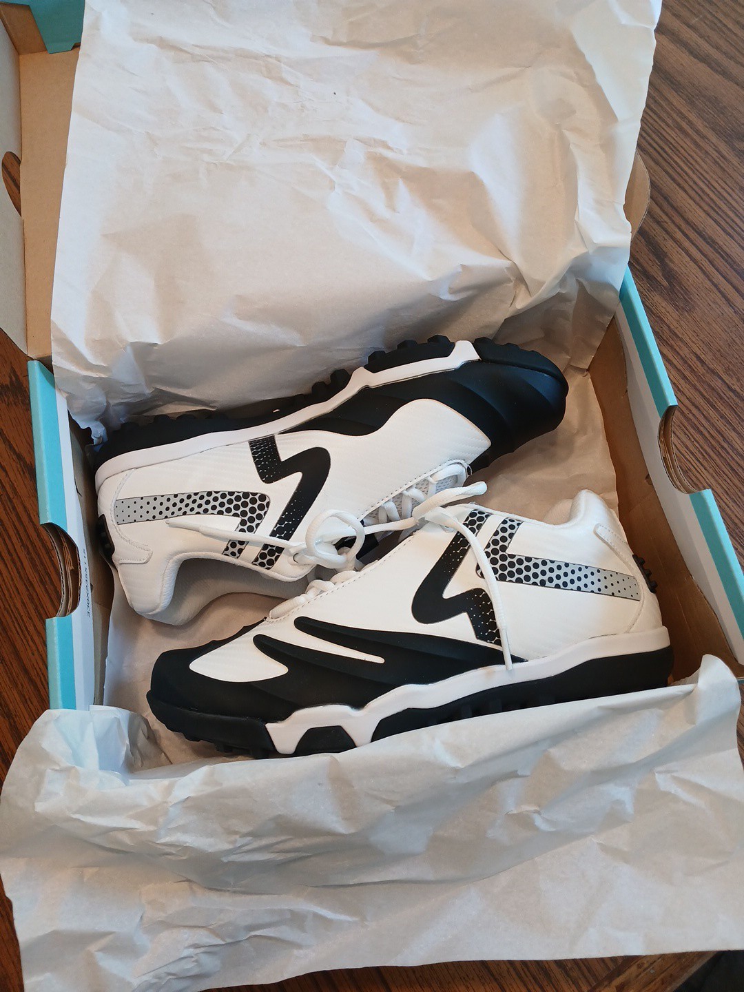 Rip It – New in Box Ringor Pro Turf Softball Shoes Ladies Womens Size 10