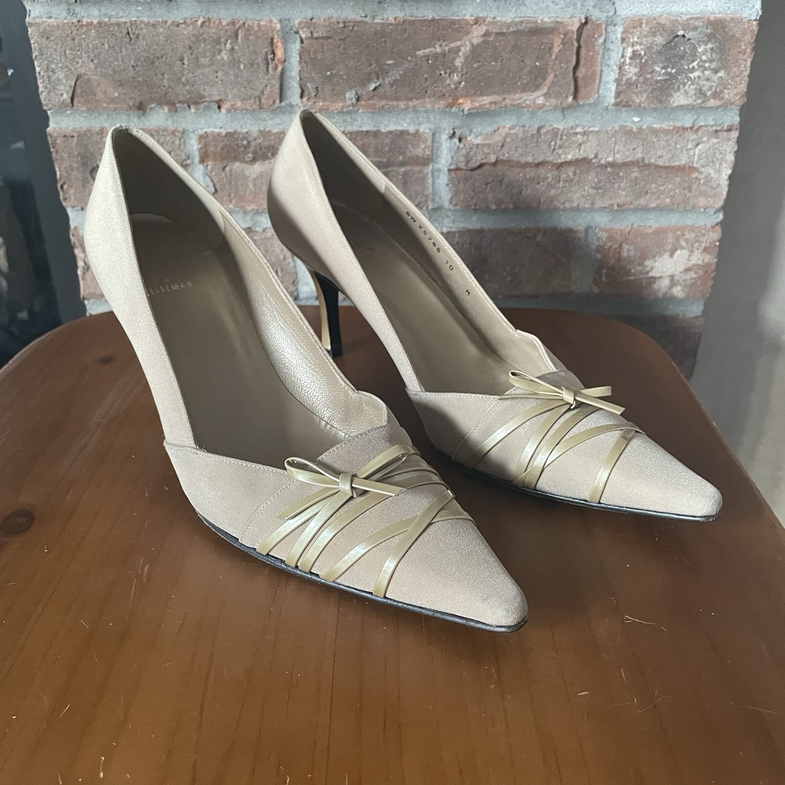 Stuart Weitzman Kitten Heel Evening Shoes Bow Women’s Size 10M Beige 3″ Heel