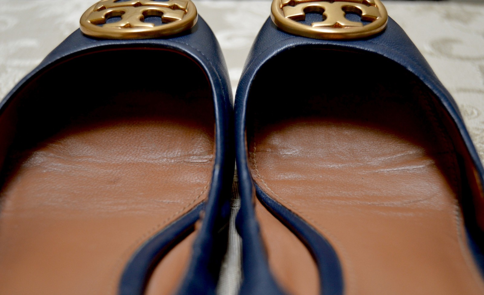 Tory Burch Chelsea Gold Logo Heeled Ballet Flats in Navy Blue Leather US 6/6.5M